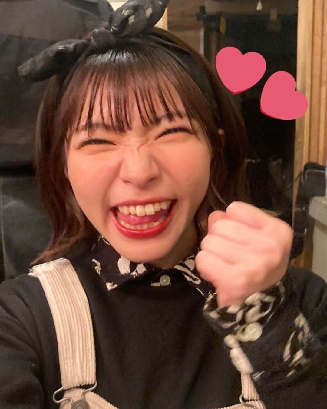 横道侑里のインスタグラム：「2日目はこんな感じ。 って服全然うつってないやないかーい。  2.3公演目で また髪型とかヘアアクセかえてみたよ！！ 久々の私服、ひさびさの横道での登場楽しかったなあ」
