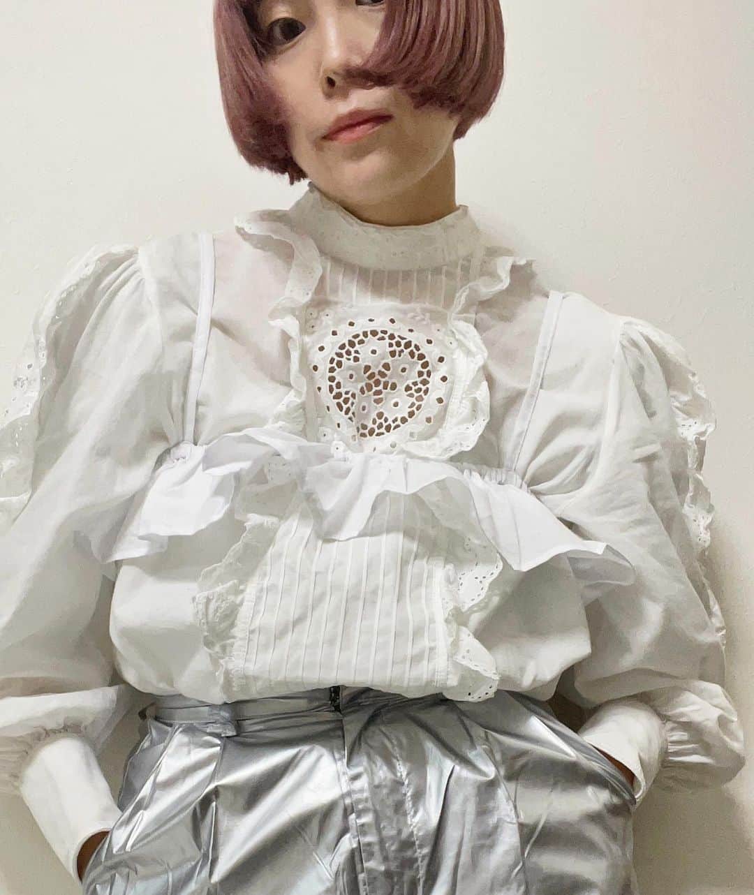 Momoさんのインスタグラム写真 - (MomoInstagram)「フリルブラウスにフリルおかわりCarrie bra.  #ももえのコーデ #papier_formel #papier2023ss #carriebra #ootd」2月21日 18時19分 - m_o_m_o_e