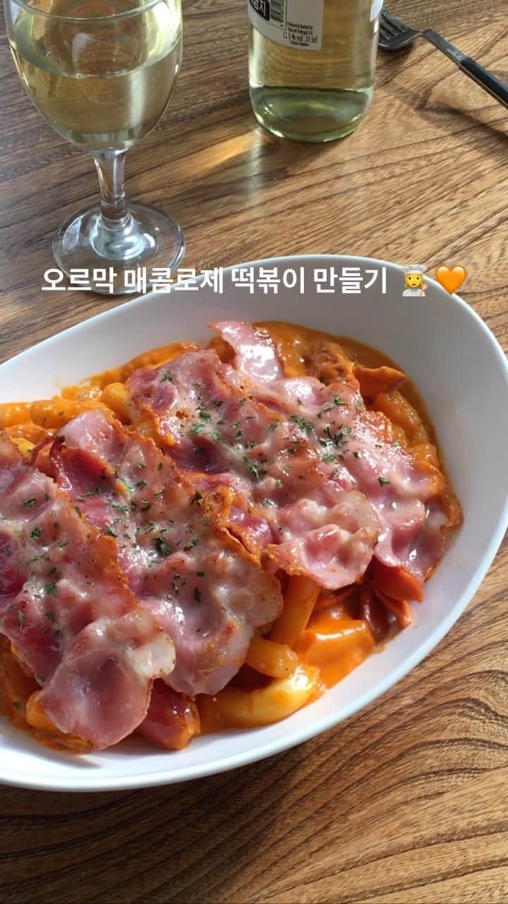 のインスタグラム：「오르막 매콤로제 5분만에 만들기👩‍🍳🧡✨」