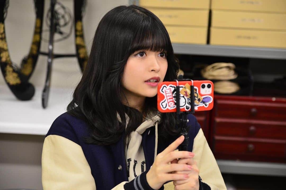 景井ひなのインスタグラム：「_ 【 お知らせ 】 ３月17日 20時～　フジテレビ 『放送開始30周年記念　山村美紗サスペンス　赤い霊柩車39　FINAL～弔の京人形～』に"糸谷あや役"で出演させて頂きます☺︎ . 92年から続いている歴史あるドラマシリーズに 携わらせて頂けてとても光栄です。是非、ご覧下さい☺︎」