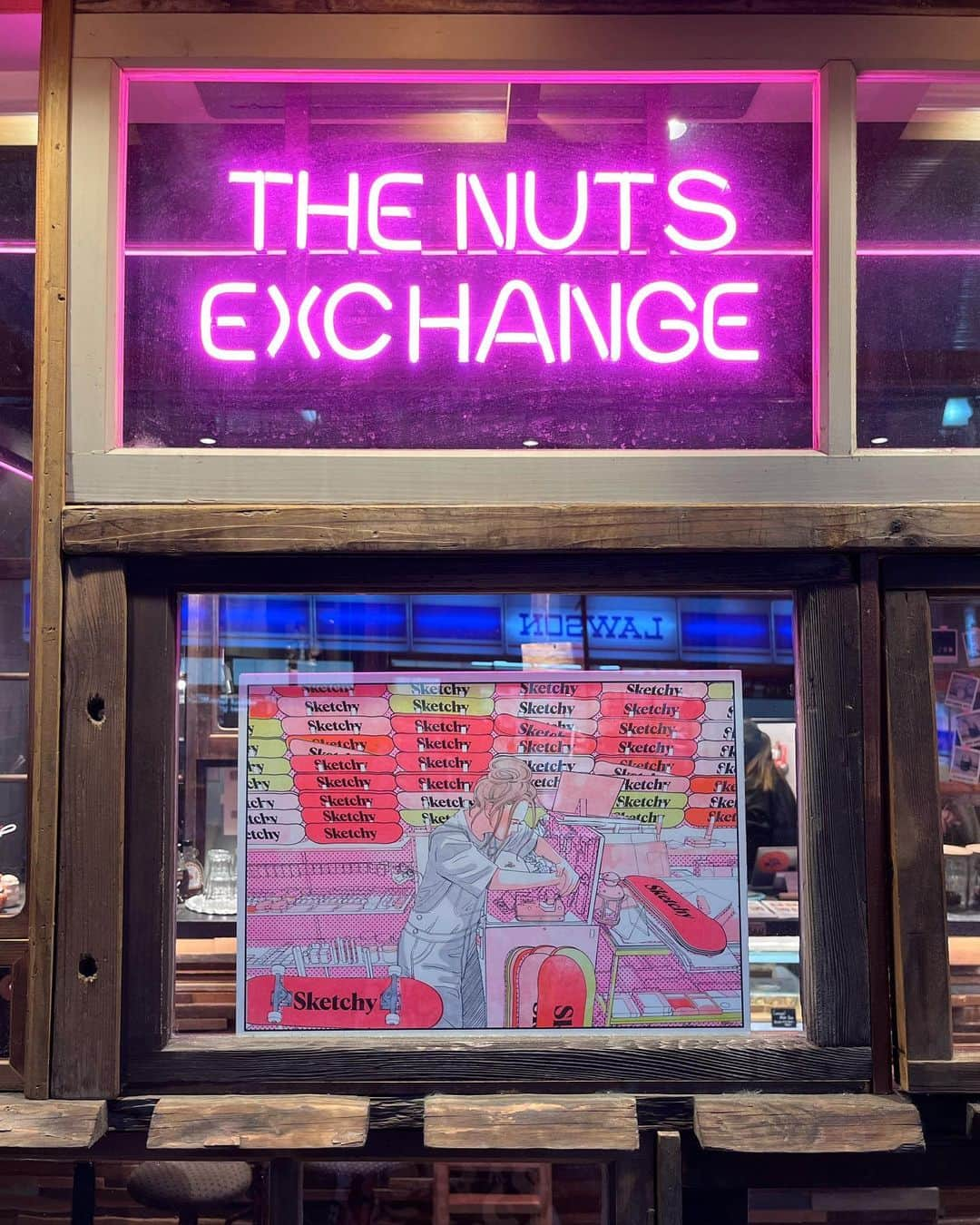 マキヒロチさんのインスタグラム写真 - (マキヒロチInstagram)「明日22日から代々木八幡のTHE NUTS EXCHANGEでSKETCHYのリソグラフの展示をさせていただきます！  リソグラフもグッズも買えますのでぜひ！ 大阪では展示間に合わなかった新作も展示しまーす  マカダミアナッツミルクのドリンクや美味しいヴィーガンフードが沢山あるので展示関係なく訪れて欲しいお店ですのでぜひ！」2月21日 19時22分 - makihirochi