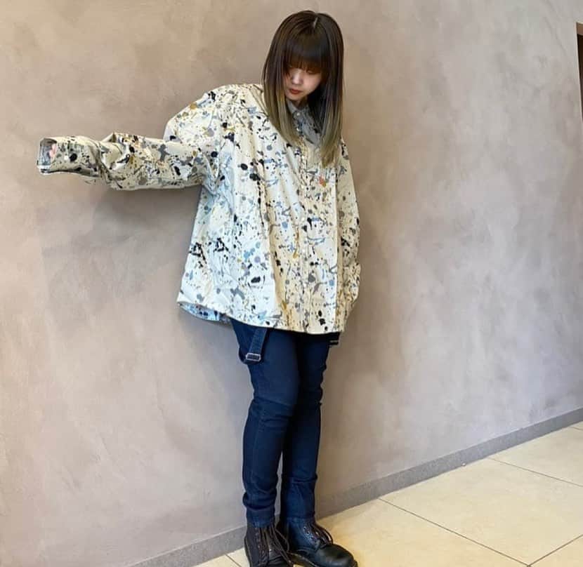 OldSUmmerさんのインスタグラム写真 - (OldSUmmerInstagram)「本日20時より！  『ペイントシャツ』を発売致します！  ペンキを散らしたようなペイントをボディ全体に施した、アート感覚のポップなデザインが魅力  さらっと軽い薄手の素材・着心地にもこだわった、‘’MADE IN JAPAN‘’「ペイントシャツ」です！  アロカジ#alohacasual  #スタイリスト #純子さん  #Hawaii #wikiki #palmtree #beach #湘南 #アロハ #児島 #ジーンズ #madeinjapan #redwing #アメカジ #ジーパン #ootd  #fashion  #instafashion #vintage#リンクコーデ#アメカジコーデ#ジーパンコーデ#ビンテージ#ビッグサイズ」2月21日 19時27分 - oldsummer.tokyo