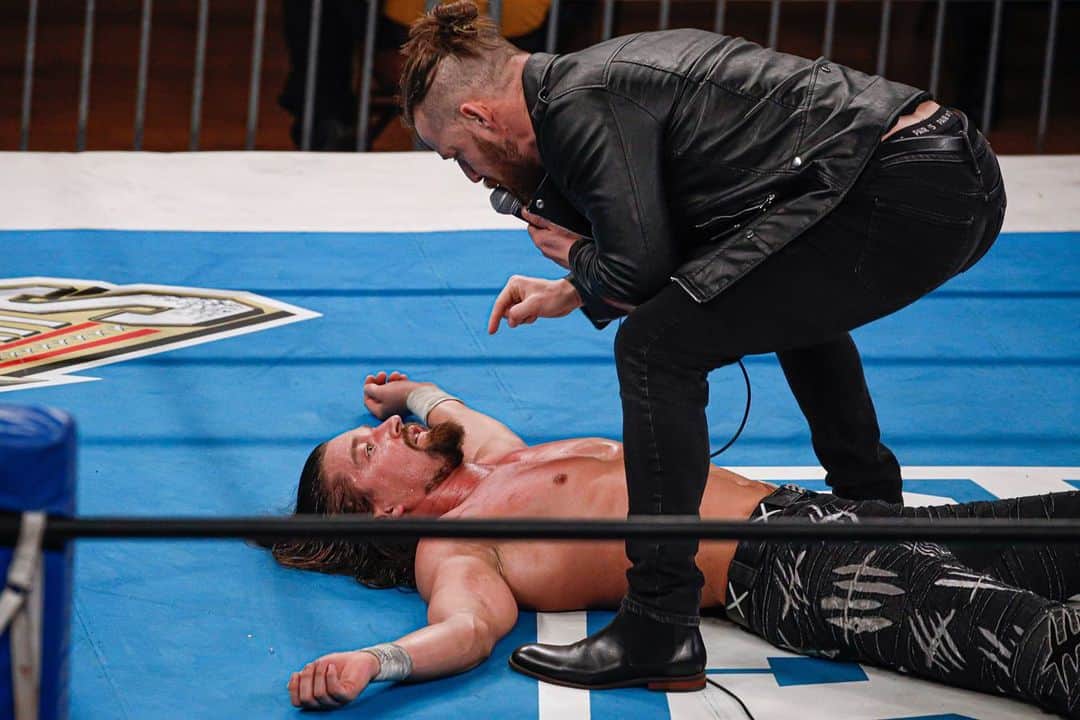 デビッド・フィンレーのインスタグラム：「This business was born in blood and dirt, and there's no place a savage like me feels more at home.  #TheRebel #njpw #njpwstrong #njbitv #njcup   📸: @issitamarie」