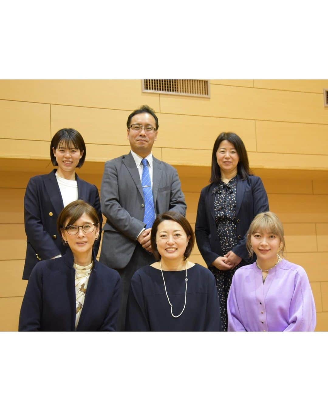 星奈津美のインスタグラム：「先日、佐賀県嬉野市で開催された 『アスリートが語る 女性目線のまちづくり』 のシンポジウムに参加させて頂きました！  女子野球タウンである嬉野市の取り組みはとても興味深く 今後私もなにか一緒に取り組めたら、と思いました✨  高校2年のインターハイ以来の佐賀県で とても楽しみだったのですが… アクシデントで飛行機の到着が大幅に遅れてしまい 滞在時間がわずか4時間ほどで、まさに蜻蛉返りに…😭 次回はゆっくり来訪し、温泉も湯豆腐も堪能したいです♨️  村上市長の熱意や、パネリストの皆さまのお話も 素晴らしくとても勉強になりました！ (こちらももっとゆっくりお話ししたかった…🥲)  お世話になった皆さま そして会場に足を運んでくださった皆さま 本当にありがとうございました🙏✨  #佐賀県嬉野市 #シンポジウム #まちづくり #フューチャーセンター #アスリート #女子アスリート」