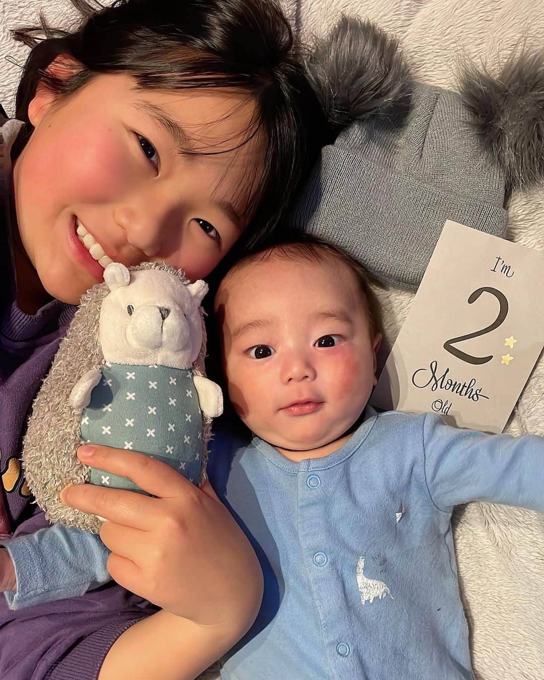 結子さんのインスタグラム写真 - (結子Instagram)「TOA loves Karen❤️ ちょっとまえの、とあ2か月フォト📸❤️ . #sister#family #兄弟#2ヶ月ベビー」2月21日 12時38分 - yuiko_yyy