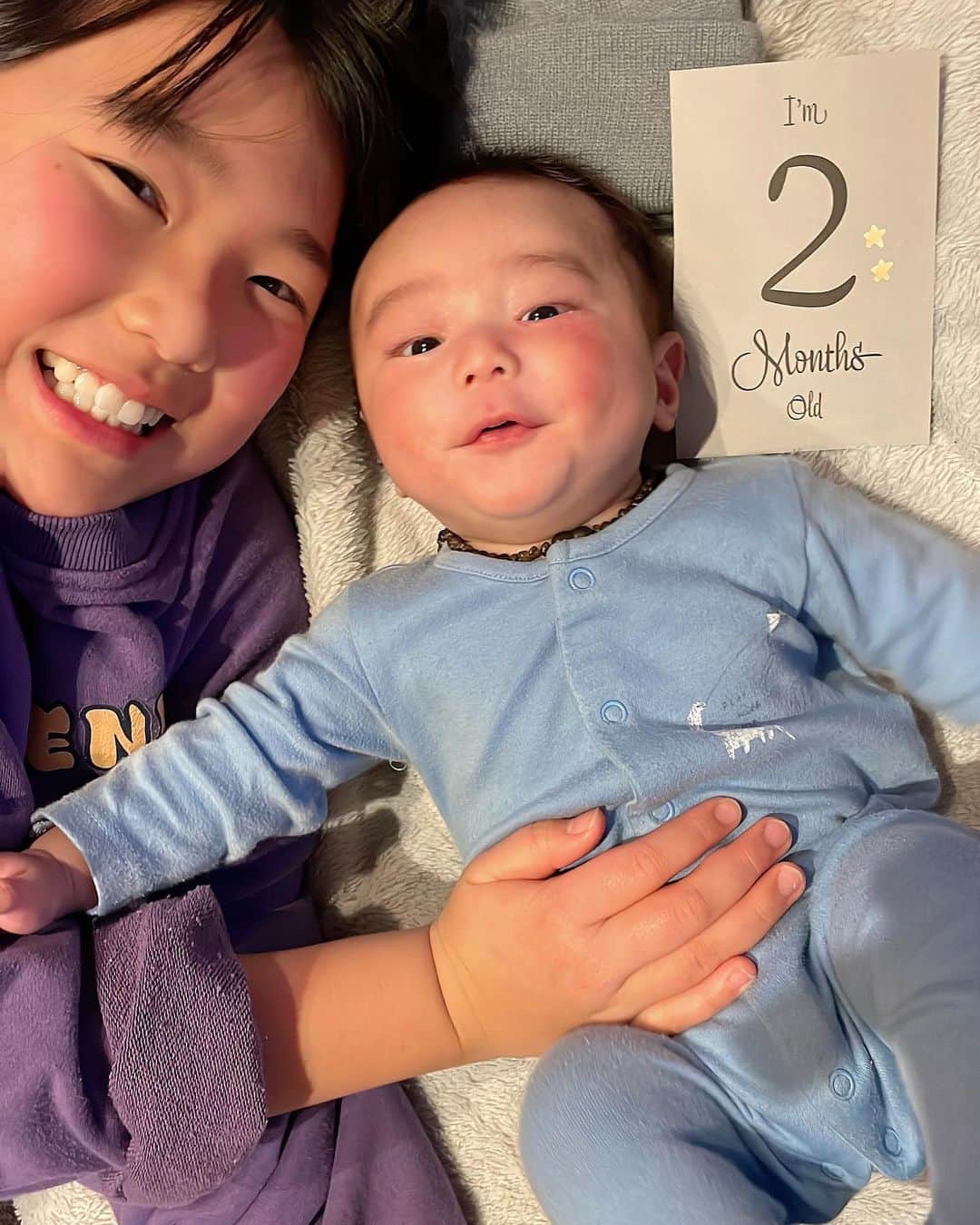 結子さんのインスタグラム写真 - (結子Instagram)「TOA loves Karen❤️ ちょっとまえの、とあ2か月フォト📸❤️ . #sister#family #兄弟#2ヶ月ベビー」2月21日 12時38分 - yuiko_yyy