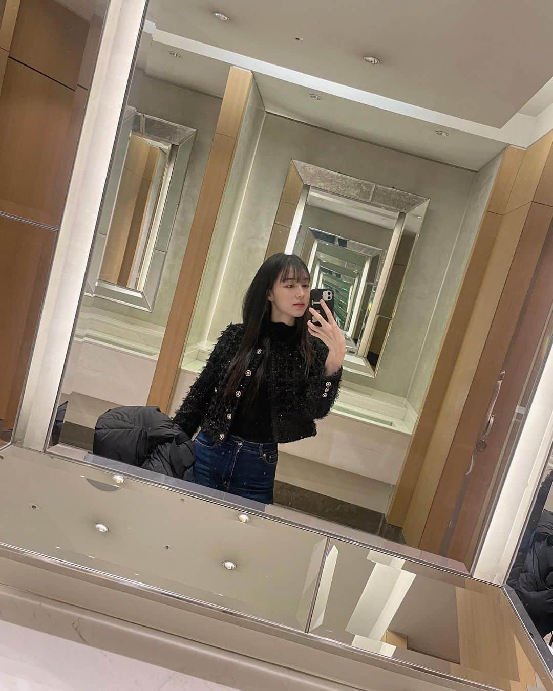 ティア のインスタグラム：「Next stop? ✈️🇯🇵」