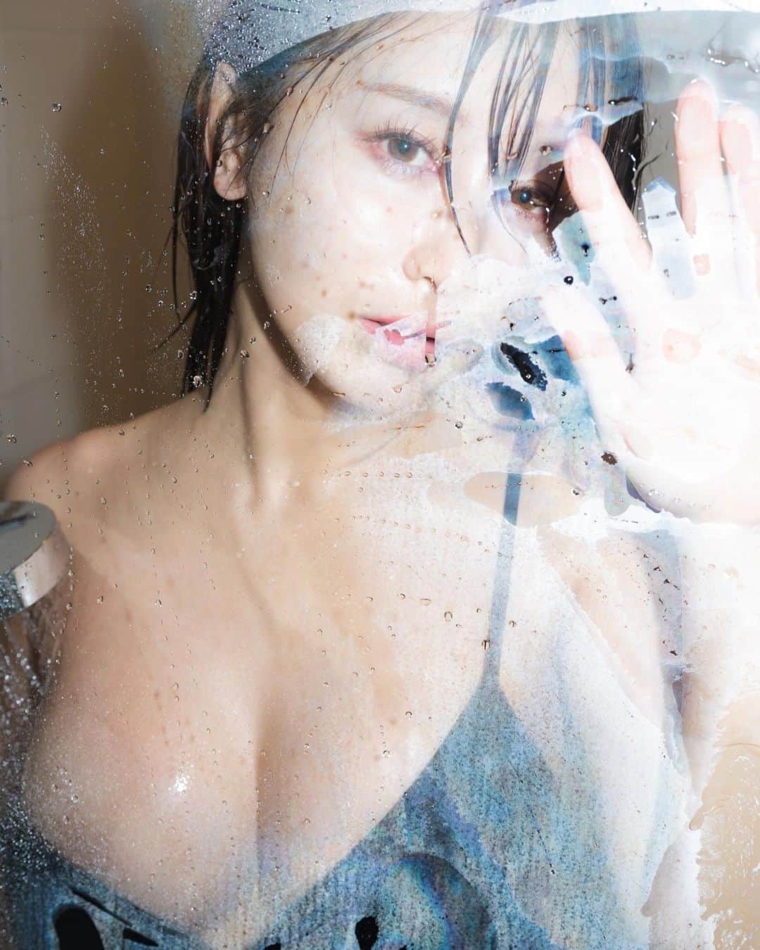 いくみのインスタグラム：「shower . .  #写真 #いくみ #いく民 #日本的 #内衣 #photo #japanese #gravure #グラビア #portrait #japanesegirl#cosplayer #otaku #косплей #cosplaylife #cosplaying #코스프레 #كوسبلاي  #角色扮演 #valentine #ポートレート」