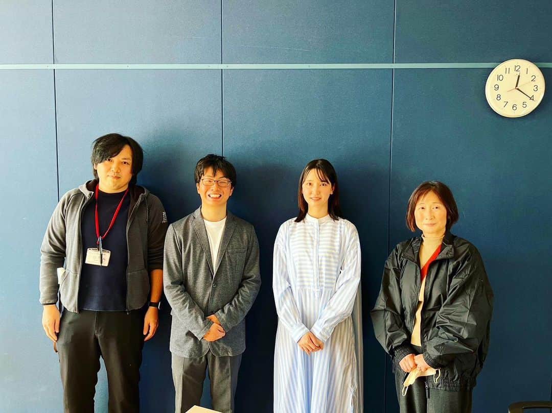 のインスタグラム：「18日 こども未来館ココニコ 終演後の記念写真。  司会進行をつとめた やしの実FMの安田暖さんと、 スタッフのみなさんと。  #こども未来館ココニコ #ココニコ #やしの実fm」