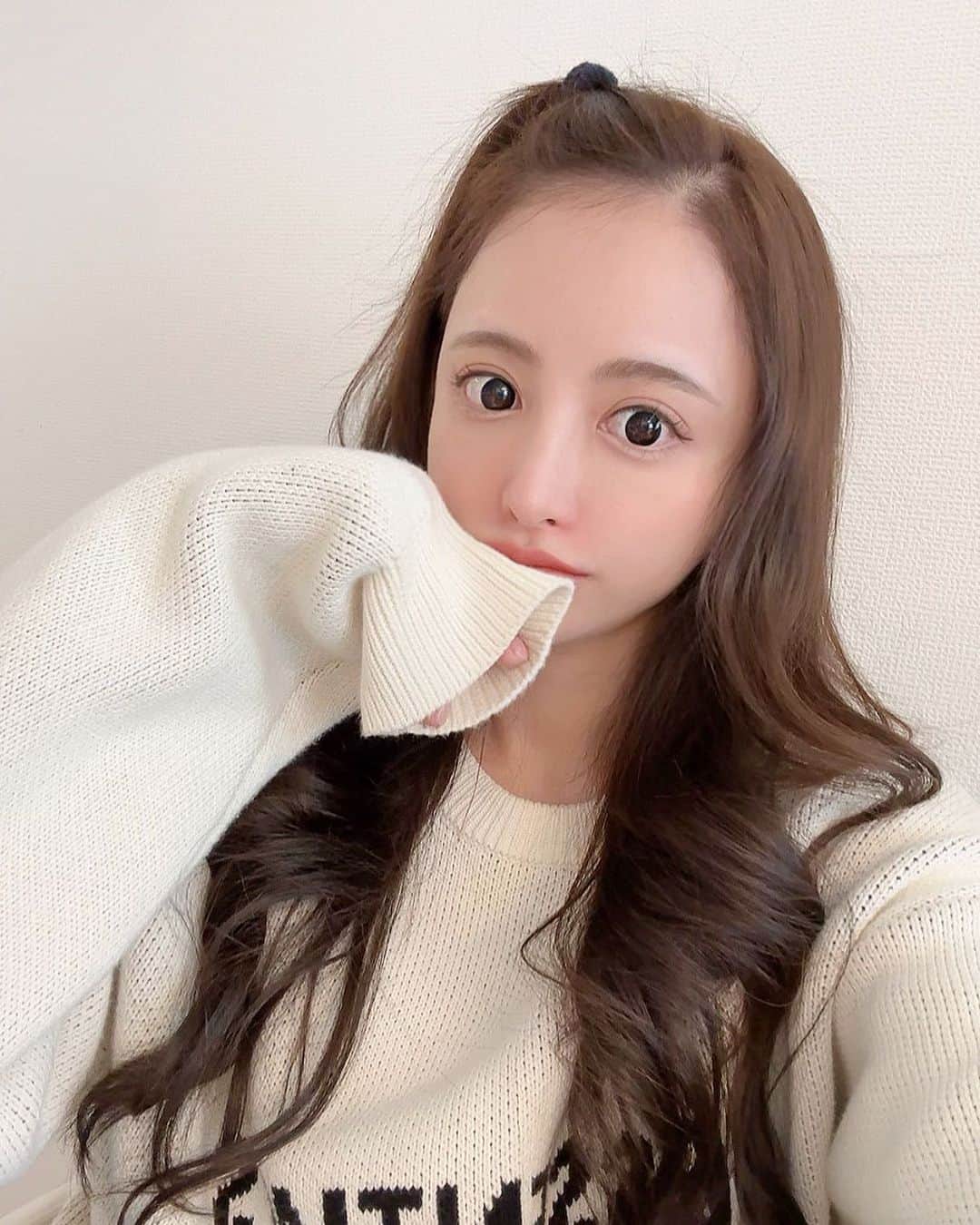 ririのインスタグラム：「花粉症で2日間死にかけてた😂🌿  薬が💊やっと効いてきて 助かったよ😥 アレルギー🌿もなかなか しんどいね🥲💦  みんな、大丈夫？？  #花粉症」