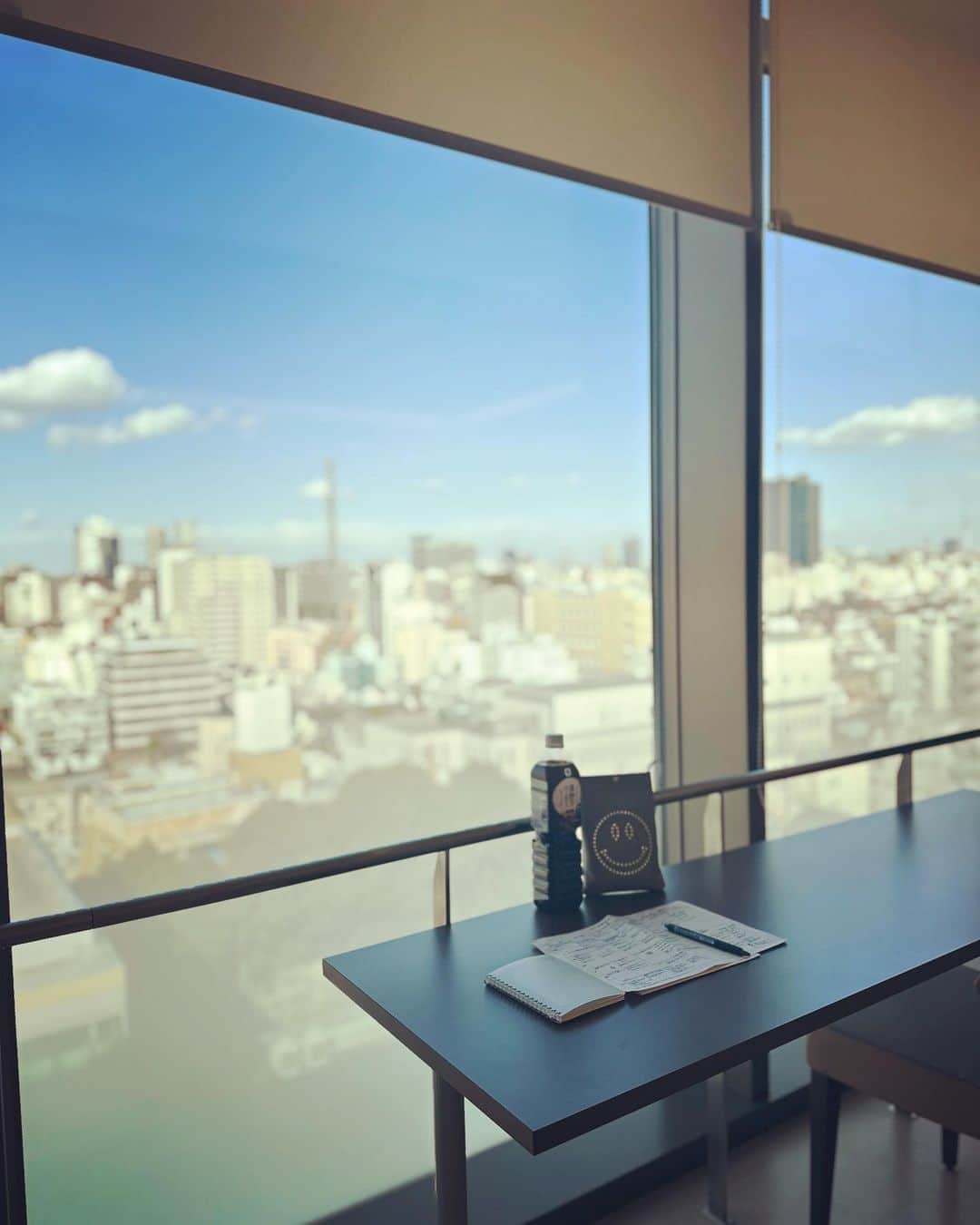 のインスタグラム：「今日も良い天気ですね☀️  外は寒いですか？ 花粉も凄いみたいですね。  皆様もお身体崩されませんように。  今日のブログは 『手術から3日目』 リンクはプロフィールに貼ってあります。 #手術 #入院生活  #手術3日目」