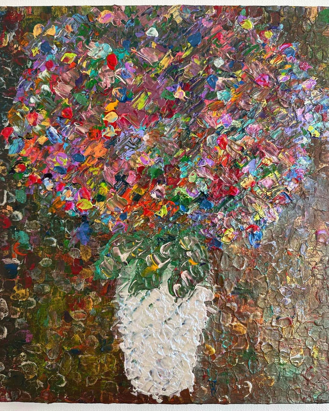 大村まなるのインスタグラム：「@manabu_oomura78  「花と花瓶」/「flowers&vase」 Acrylic on canvas F8(455×380mm)  #アート  #アーティスト #アートギャラリー  #抽象画  #抽象画アート #kawaii  #japan  #art #artwork  #artgallery  #artist  #艺术 #絵  #俳優  #artcollector  #art #かわいい  #キャラクター #pikachu  #ピカチュウ  #カービィ  #kitty  #サンリオ  #クロミ  #anime #Japan #flowers  #flower」