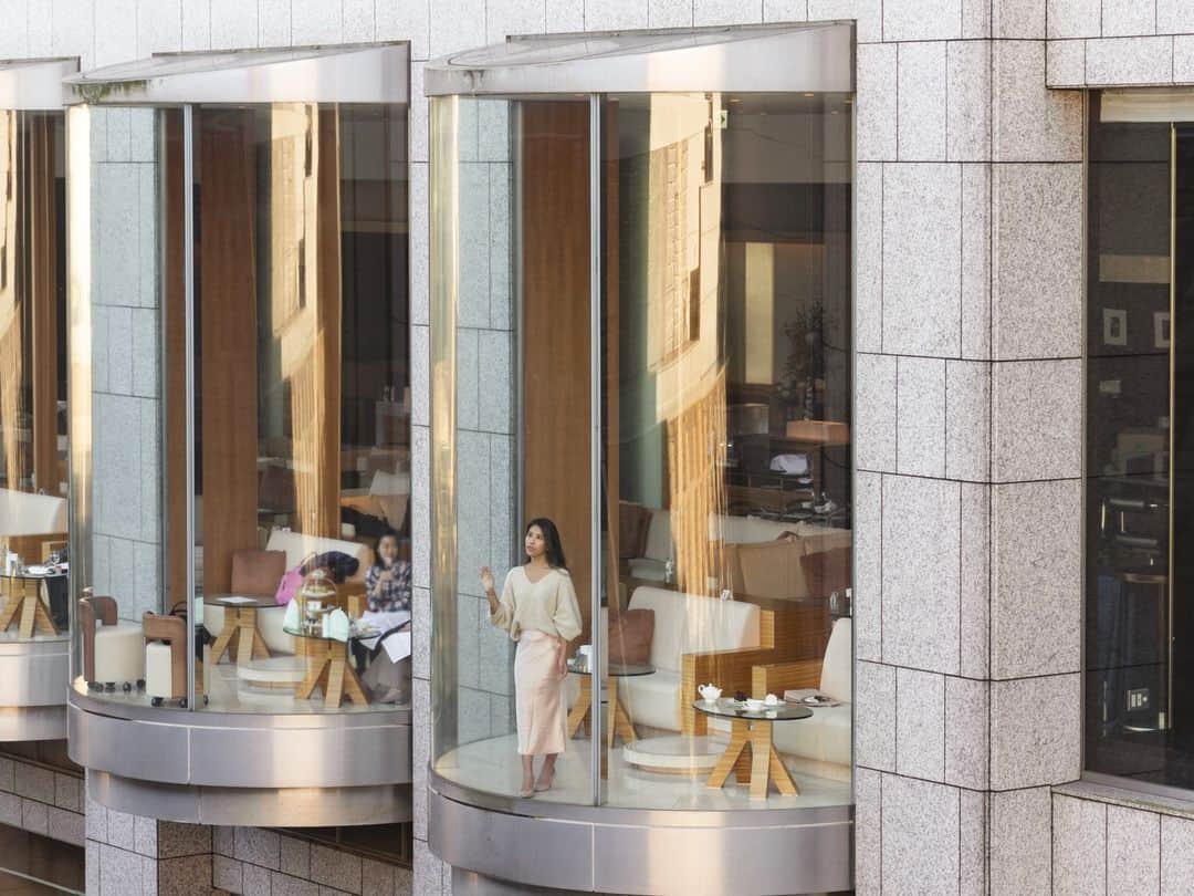 ザ・プリンス パークタワー東京さんのインスタグラム写真 - (ザ・プリンス パークタワー東京Instagram)「うさぎモチーフのキュートなイースターアフタヌーンティーが登場🐇  イースターエッグやうさぎをイメージしたかわいらしいスイーツや人参畑の中でうさぎが飛び回っているかのようなセイボリーなど、心ときめくモチーフがいっぱい。 大きな窓から太陽の光が差し込むロビーラウンジで春のアフタヌーンティーをお楽しみください。  Introducing the Easter Afternoon Tea with adorable seasonal motifs 🐇  Enjoy a spread of delciously charming sweet treats that capture the spirit of springtime with cute Easter egg and rabbit motifs, as well as tasty savoury items that resemble a rabbit hopping gleefully around a carrot field. Experience a truly picture-perfect afternoon tea in the hotel's resplendent Lobby Lounge, where serene sunlight streams in through large bay windows.  Share your own images with us by tagging @princeparktowertokyo —————————————————————   #アフタヌーンティー #アフタヌーンティー巡り #ホテルアフタヌーンティー #イースターアフタヌーンティー #イースターアフタヌーンティー #アフヌン #ヌン活 #下午茶 #イースター #afternoontea #easterafternoontea #afternoonteatime #hotelafternoontea #japanesehotel #easter #sweets  #theprinceparktowertokyo #tokyotower #tokyo #japan #ThePreferredLife #staycation #ザプリンスパークタワー東京 #プリンスホテル #東京タワー #ステイケーション #ホテルステイ」2月21日 19時53分 - princeparktowertokyo