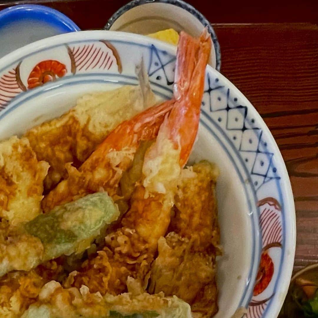 坂本澪香のインスタグラム：「鬼チート録、チートは思いっきり、そして遅めの時間に。高カロリー投稿なのでサラダ〆 #もぐもぐタイム  #まる #お母さんの蕎麦一回しか食べてない」
