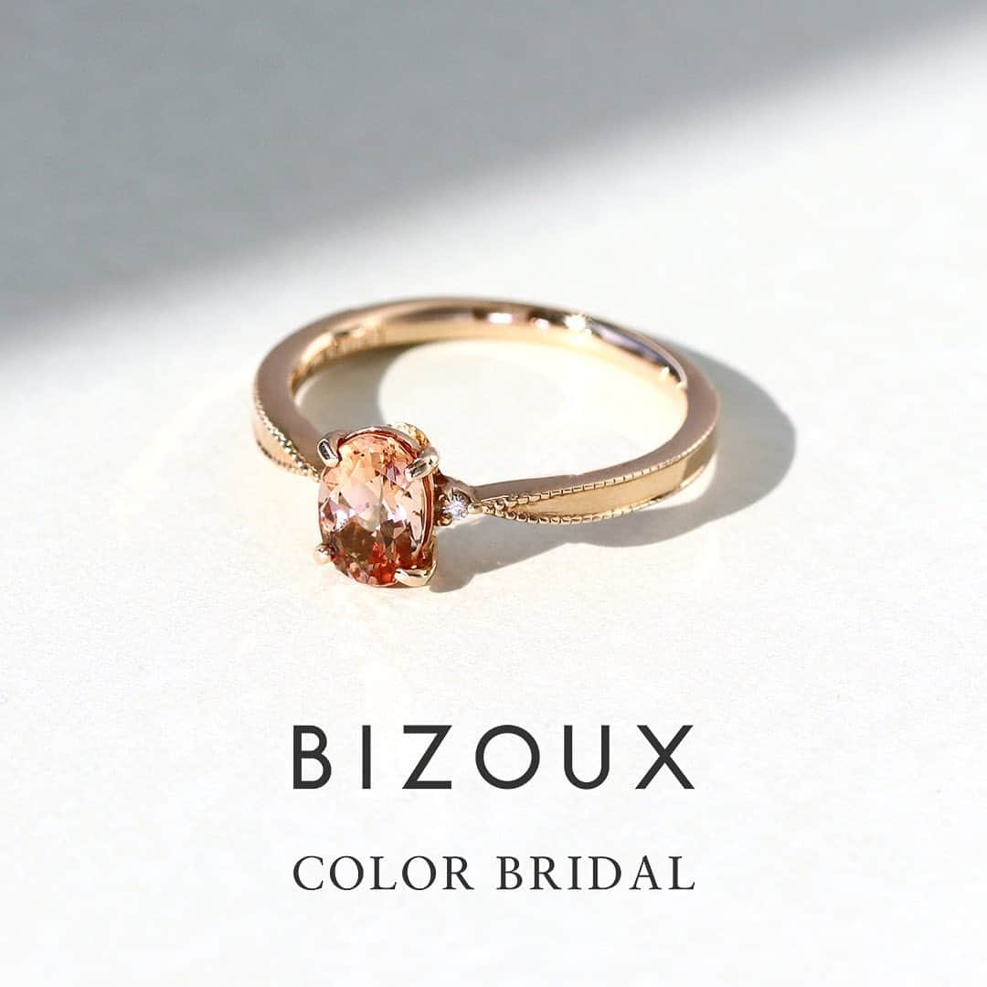 BIZOUX BRIDAL | ビズーブライダルのインスタグラム：「BIZOUXが展開するカラーストーンのブライダルジュエリーは、お二人の思い出の色から、二人のらしさを込めたブライダルジュエリーをお作りできます。現在、カタログ請求も受付中です。」