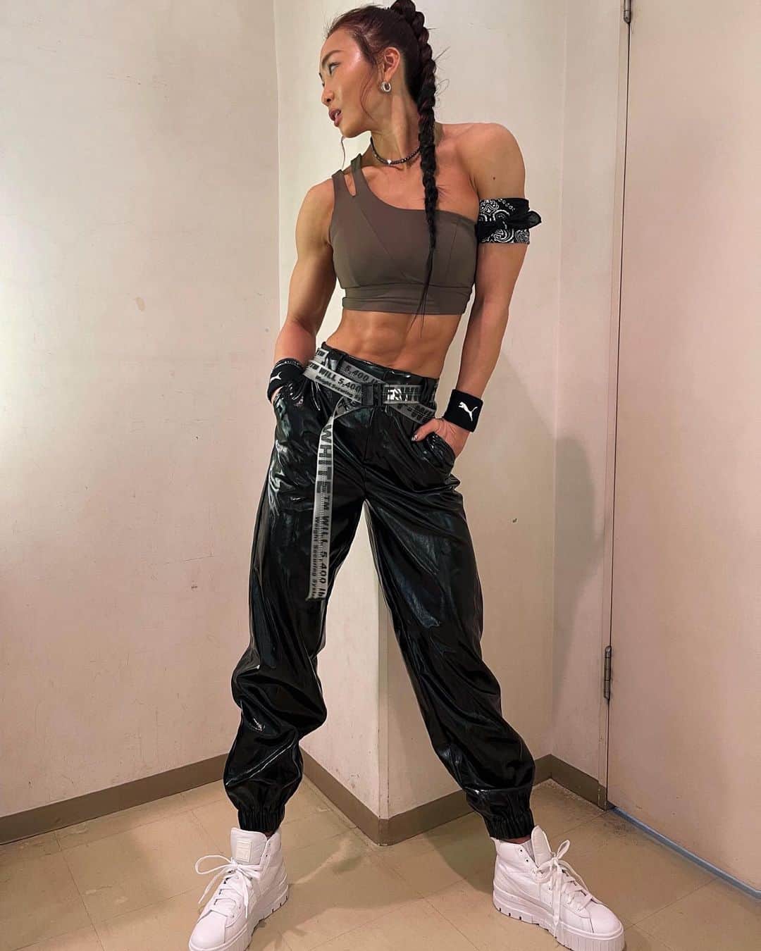 Aya（小山内あや）のインスタグラム：「昨日の衣装🔥🔥 戦いに行くわけでは無くトークショーです😂」