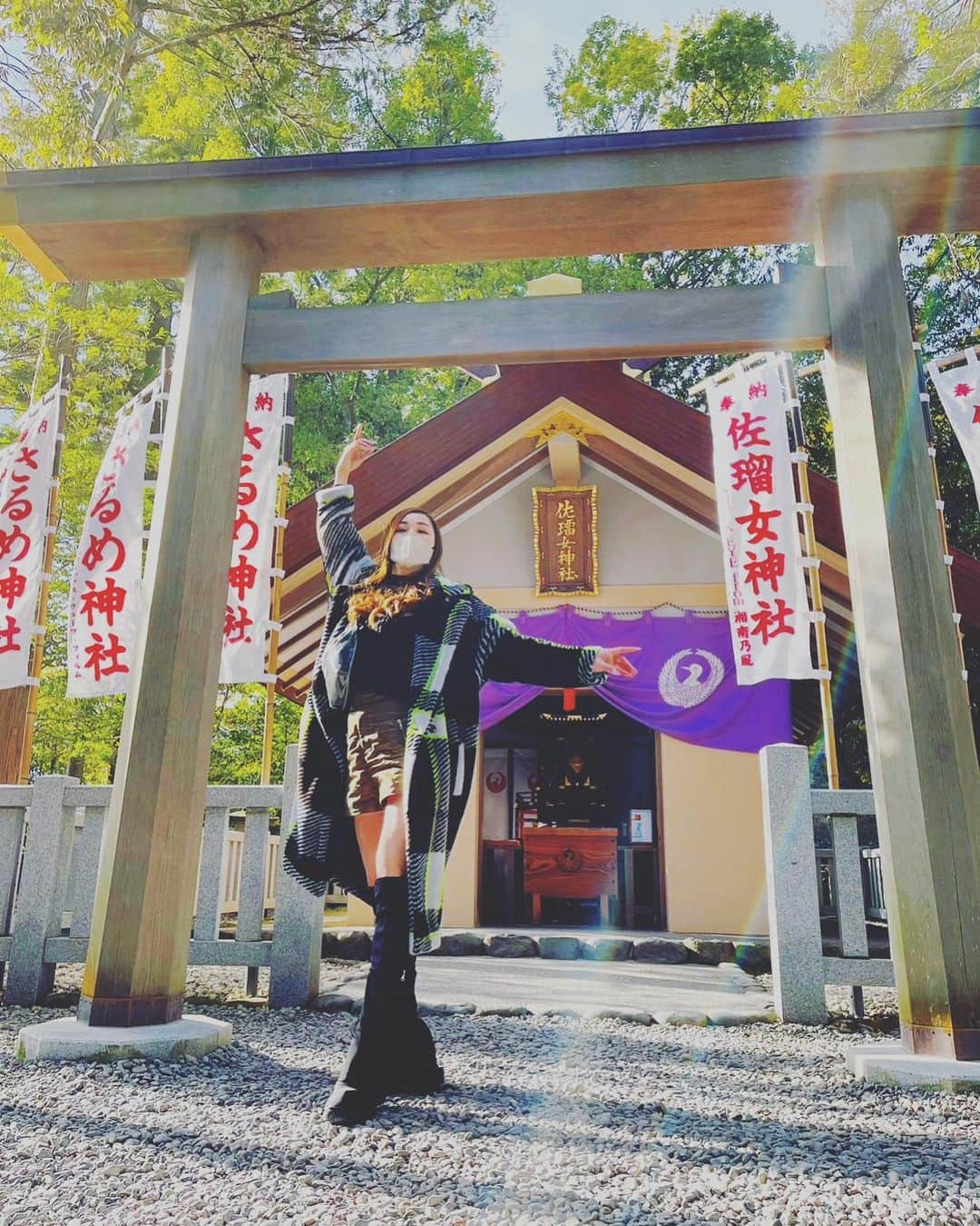 ベル（ニューハーフ）のインスタグラム：「本日は、#猿田彦神社と#さるめ神社 で参拝⛩ お参りして 絵馬書いたり、おみくじ引いたり、御朱印頂いたり、、、 帰り御朱印忘れるという、、、 こんや罰当たりを神様お赦し下さい。わざとじゃないの😭  からの、大阪へ。  まさかの雪❄️ 雨女ですが、まさか雪まで降らすとは、、、 お二人とも、すんません。」