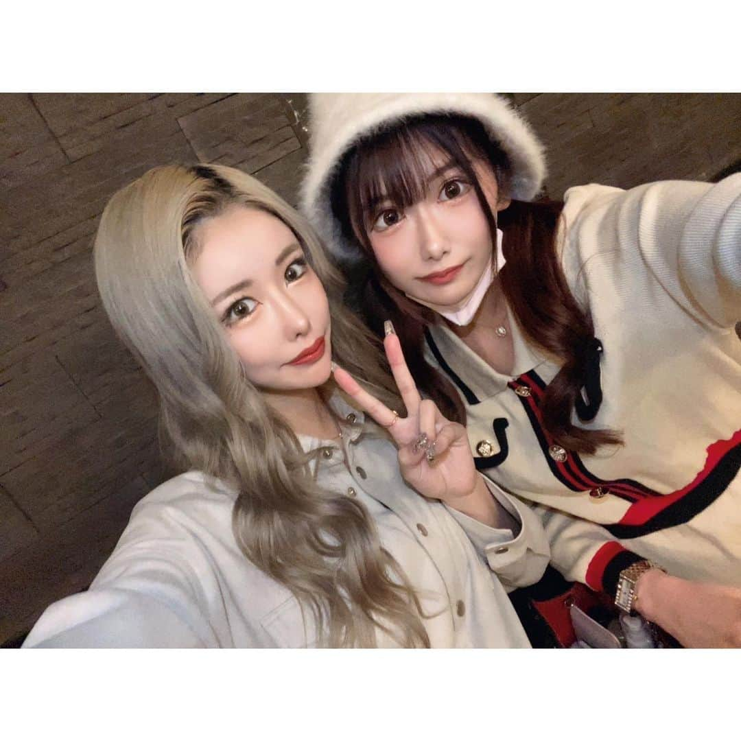 櫻井綾奈さんのインスタグラム写真 - (櫻井綾奈Instagram)「. 定期で会わなきゃダメな わたしの精神安定剤💊💊💊 . 色々正反対なのに なんでも話せるんだぁ🗣♡´- . もう7年目だって⁽ ´꒳`⁾ . . . #池袋 #ikebukuro #キャバ #キャバクラ #キャバ嬢 #池袋シーサイド #プリンスグループ #新宿 #歌舞伎町 #girlstalk #ギャル #精神安定剤 #飲む時だいたい #朝までコース #飲酒タグラム #似たもの同士 #ズッ友 #🤝 #🗣 #👭 #💓 #💊 #instagood #instalike #like4like #l4l #friends」2月21日 16時40分 - mayapan0511