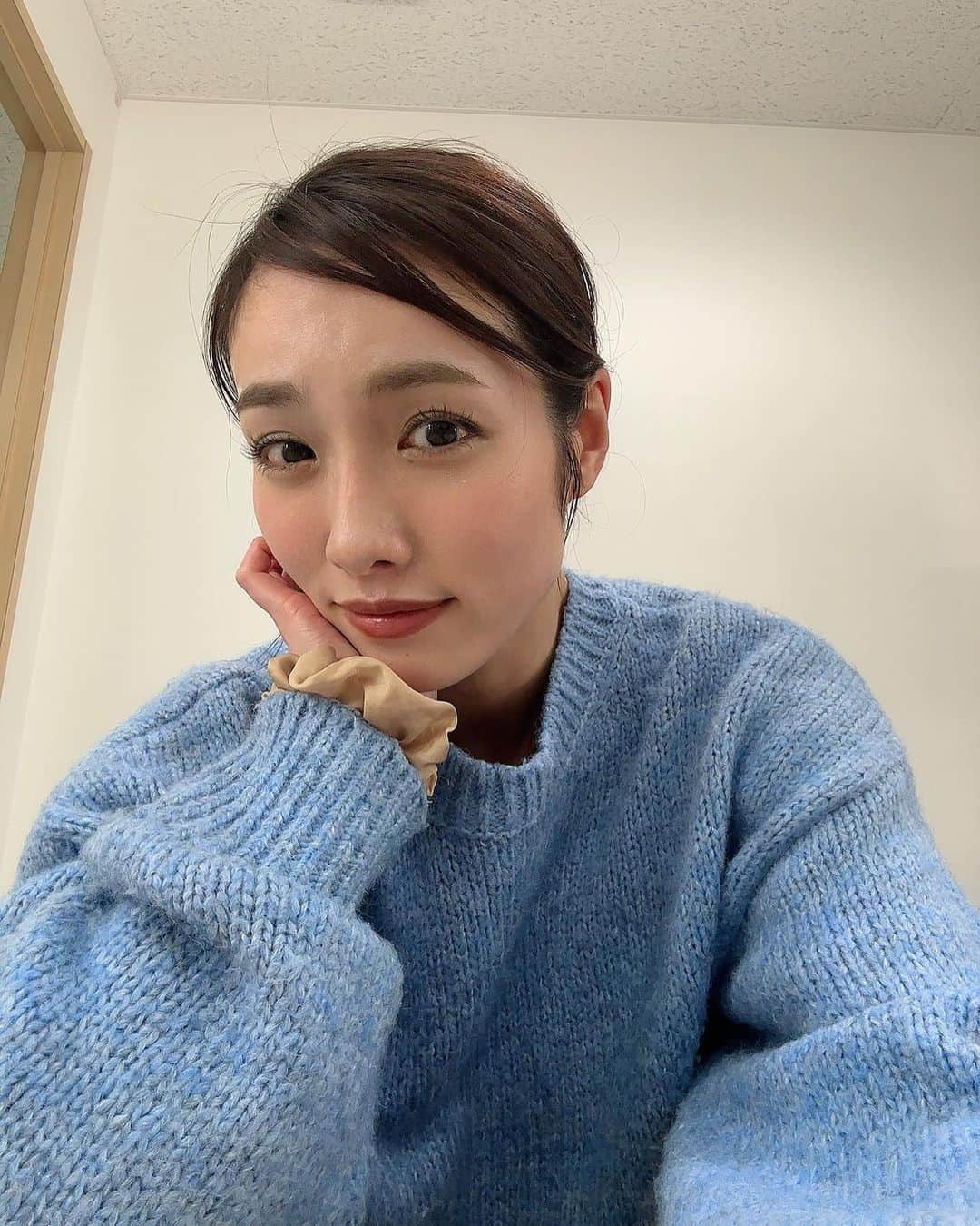 今野杏南さんのインスタグラム写真 - (今野杏南Instagram)「* お疲れ様でした🤍🤍🤍  お腹減った!  何食べよう😇」2月21日 17時35分 - anna_konno0615