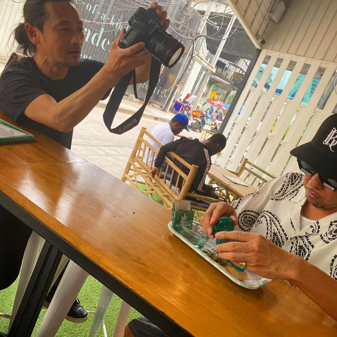 Kayzabroさんのインスタグラム写真 - (KayzabroInstagram)「LA🇺🇸から帰ってすぐBKK🇹🇭 RYUZOやブルヤスにバッタリ会ったりBKKはいつでも刺激的🔥 #thailand #bangkok #photoshoot #krhymedenim #worldtraveler」2月21日 17時27分 - kayzabro_ds455