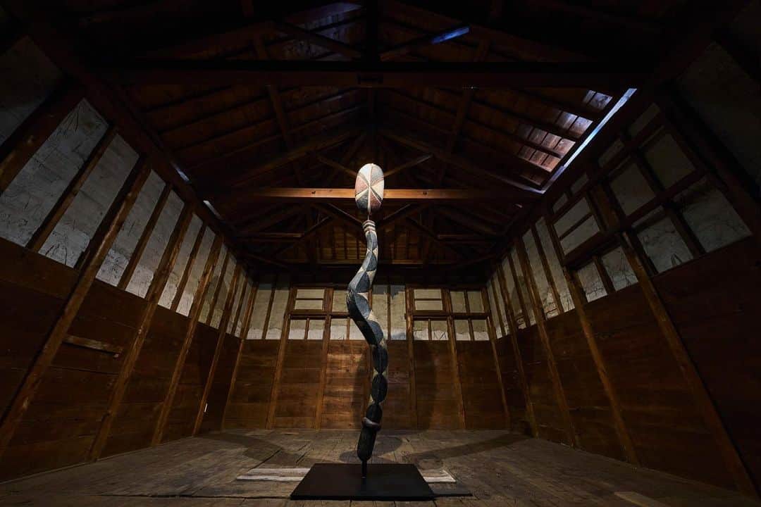 井田幸昌のインスタグラム：「池上邸 土蔵  x 井田幸昌  Photo by photo Kazumi Kiuchi  #マツモト建築芸術祭 #maaf #松本 #池上邸土蔵 #井田幸昌 #YukimasaIda」