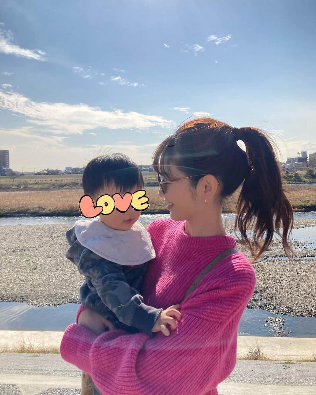 大寺かおりさんのインスタグラム写真 - (大寺かおりInstagram)「子連れに優しい街👶二子玉川。 ちょっとした段差にもスロープがあって ベビーカーでどこまででも行ける👏 . 二子玉川公園は広くて芝生もあって 見晴らし良くて川まで降りられて 最高に気持ち良かったです☺️ . #二子玉川 #子連れお出かけ #赤ちゃんのいる生活 #男の子ママ #1y1m #抱っこで腰痛」2月21日 20時05分 - kaori_ootera