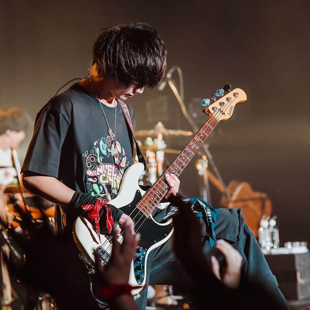 圭吾のインスタグラム：「FCライブ名古屋編！！ ずーっとこの日を待ってた！！ 声出し解禁ライブ！！ ライブはみんなと一緒に作ってくもんやなと思い知らされた1日やった！  アッパーな曲からバラードまで、雰囲気を作るのは俺らだけやない、みんなの声で出来てるんよ🤘 これからの未来が楽しみで仕方ない！」