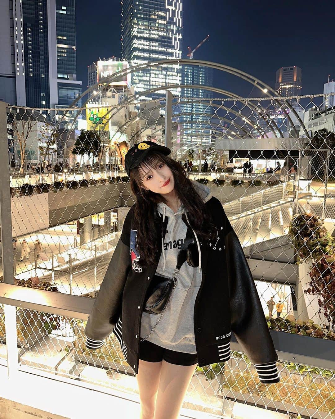 清水里香のインスタグラム：「⁡ ⁡ 夜の宮パ好き🫶🏻 ⁡ ⁡ ⁡ ⁡ #宮下パーク #宮パ #渋谷 #shibuya」