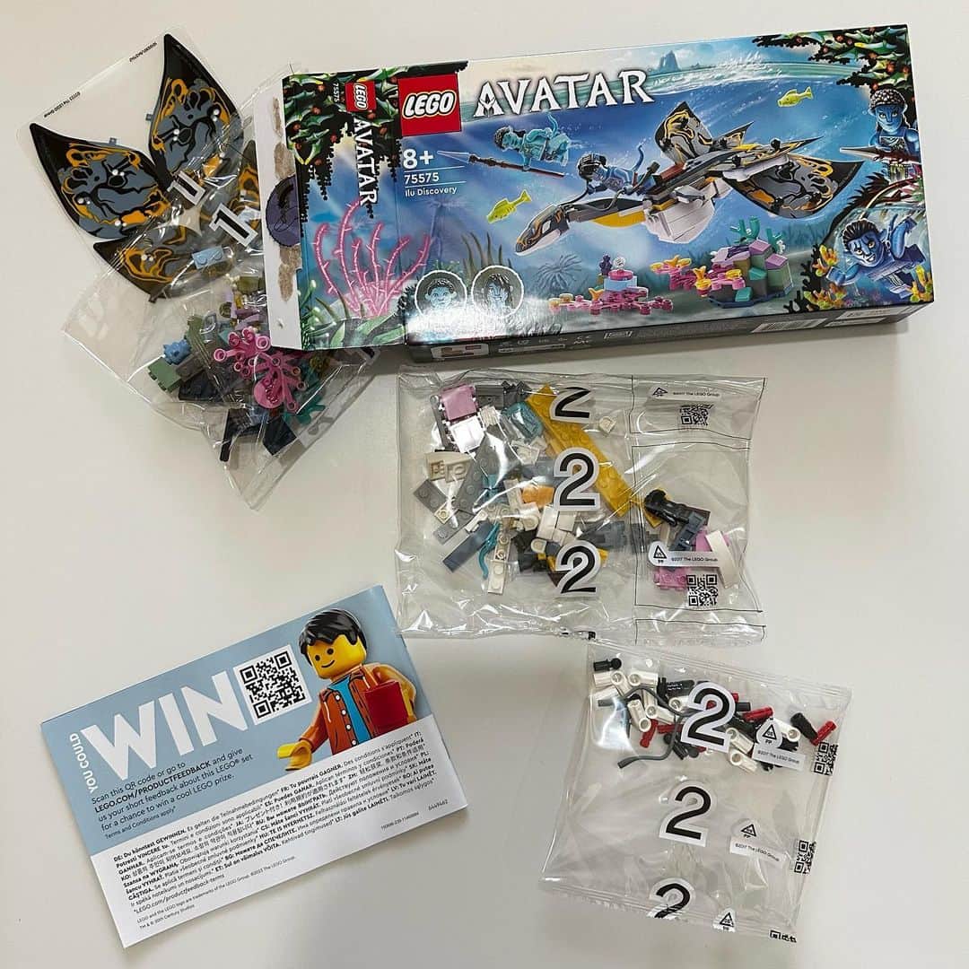 とまんのインスタグラム：「🤫LEGOさえ与えてくだされば喜びます  高校生の頃まで、部屋には LEGOのハリーポッターの世界が広がっていましたが 3.11の震災ですべて崩れてしまいました。  そこから悲しさや悔しさでLEGOから離れていたのですが 先日、大好きな作品『アバター』のLEGOを見つけ また触れてみることにしました😌  作っている最中は無心でして. . .  「楽しい」という感情もあるのかないのか 色々なことを忘れて取り組める時間が 小さな頃から大好きです  アバターシリーズを全て集めたくなってしまいました🪸🐋  箱も開けたくなくて 本当は作る用と保管用で2つずつ欲しい. . . はぅ。  そして、アバター2また観に行きたくなりました。そうだ。行こう！！」