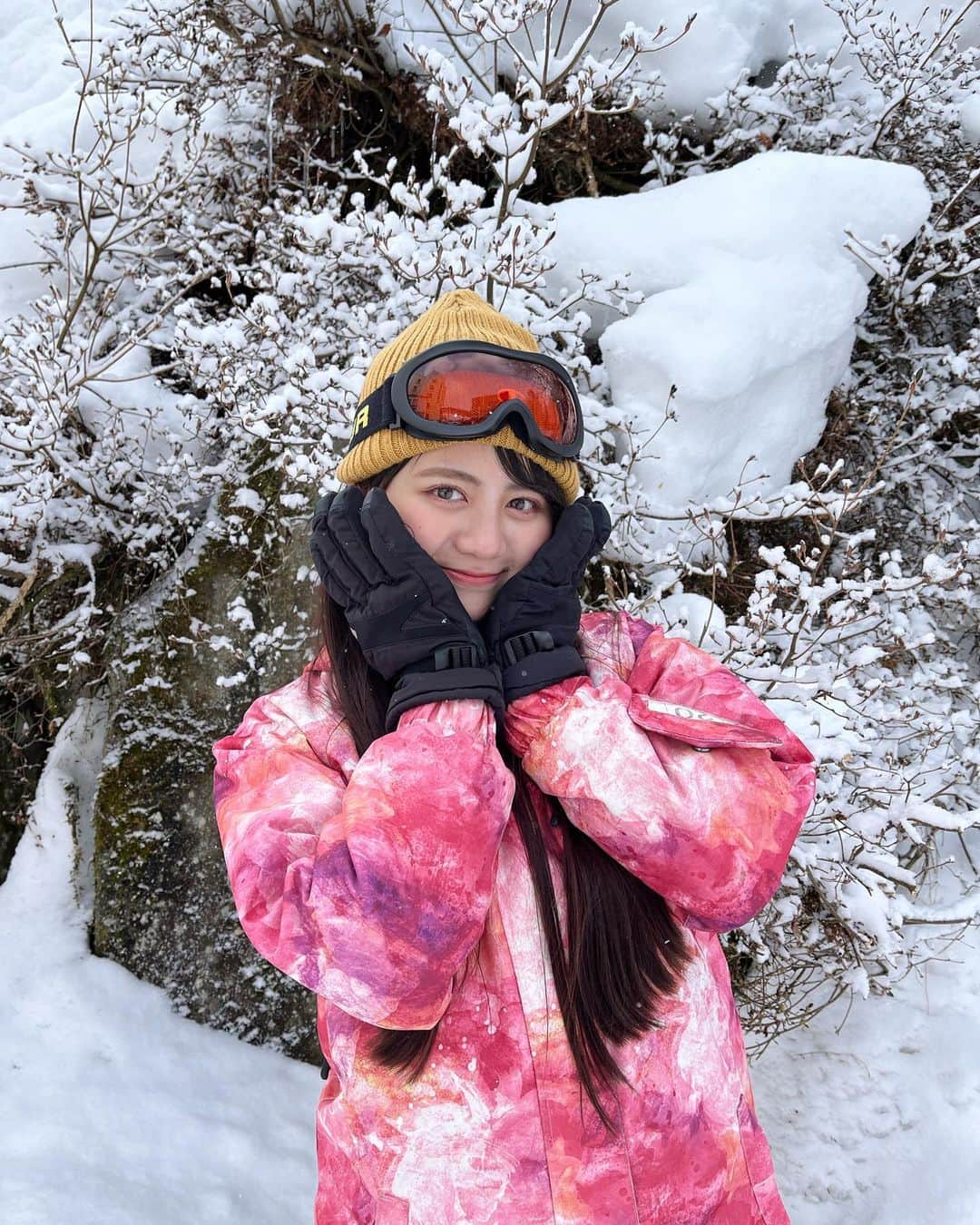 夢花さんのインスタグラム写真 - (夢花Instagram)「🏂❄️🤍  初スノボーでした〜＾＾ 一緒に行った沖縄出身の友達がリフトの存在知らなかったり、スノボーをスキーと前日まで勘違いしていたのが1番の衝撃やったね。笑 色々あった日だったけど楽しかったね〜😮‍💨♡  #スノボー #スノーボード #スノボー女子」2月21日 20時46分 - dreamm_flowerr