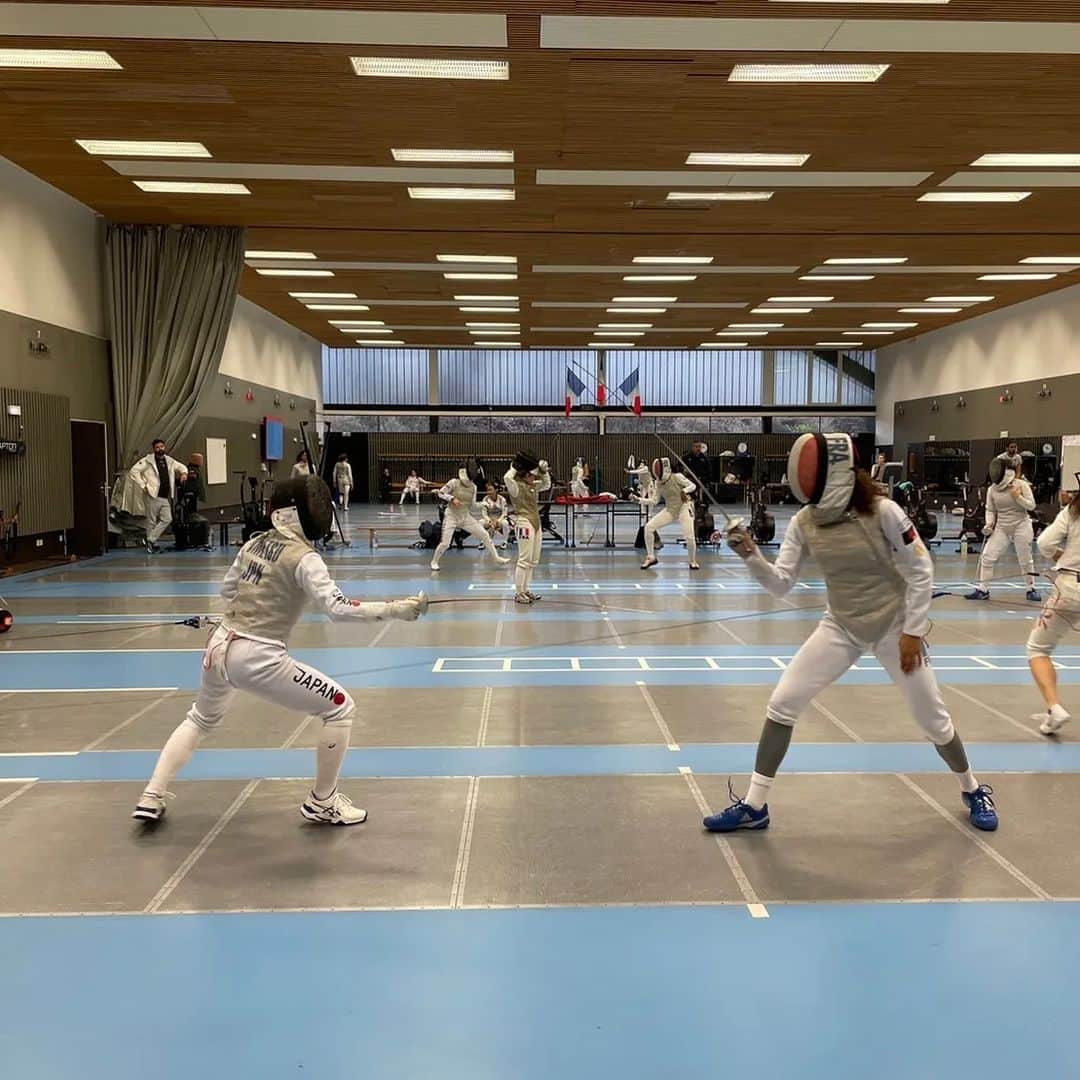 梅津春香のインスタグラム：「フランス合宿が終了しました 🇫🇷  今週末のワールドカップのため、本日はエジプトへ向かいます🤺✨  しっかり自分の力を出し切ってきます💪  #フェンシング #フランス #合宿 #オフは街歩き #fencing #foil #trainingcamp #france #paris #anzen」