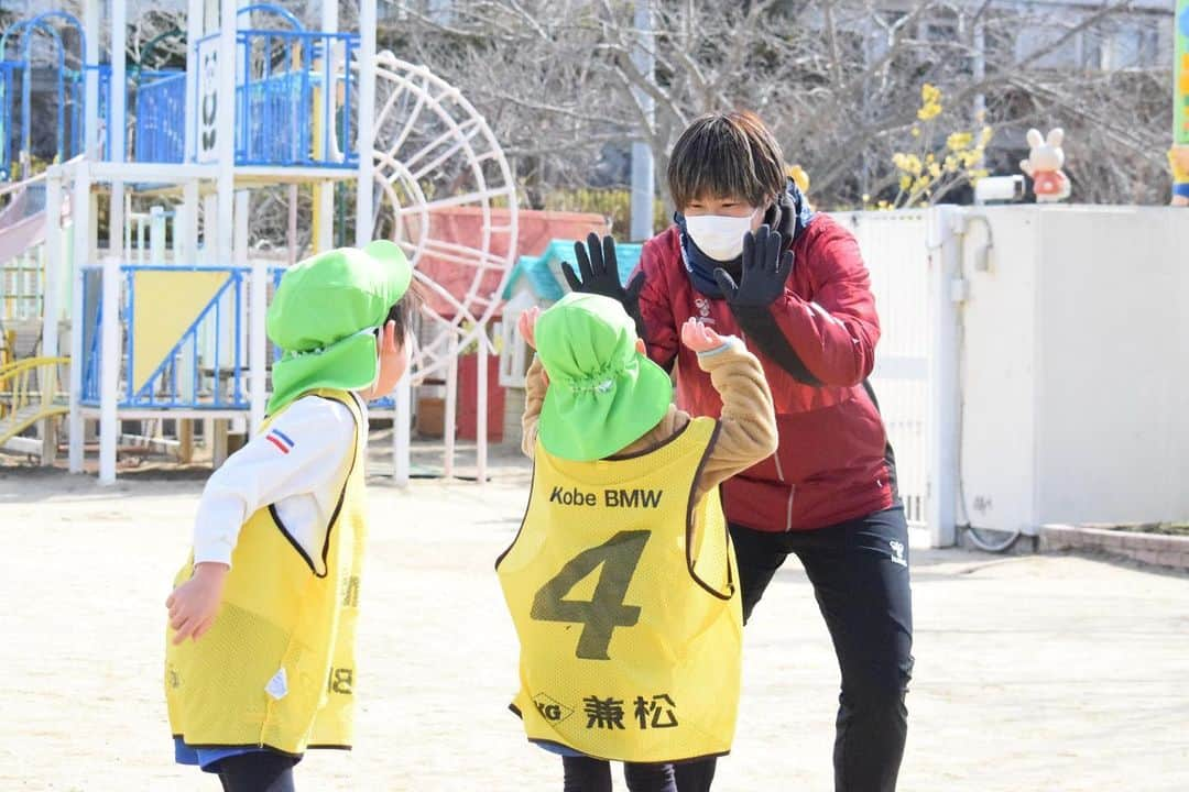 武仲麗依のインスタグラム：「毎年恒例の美山幼稚園へ サッカー教室⚽️してきましたー☺️ スポンサーであるひかりのくにの 岡本さん いつもありがとうございます🙇‍♀️ DPM賞も私の一言を拾って この賞を作って下さいました😊 本当に感謝してます!! またこの賞を頂けるように 試合に絡んでいけるように 頑張ります💪  今日は子供達といっぱい遊んで 楽しかった〜〜〜🥰  給食のハヤシライス 食べたかったな〜〜〜😂笑  これからもサポート よろしくお願いします🙇‍♀️  #ひかりのくに」