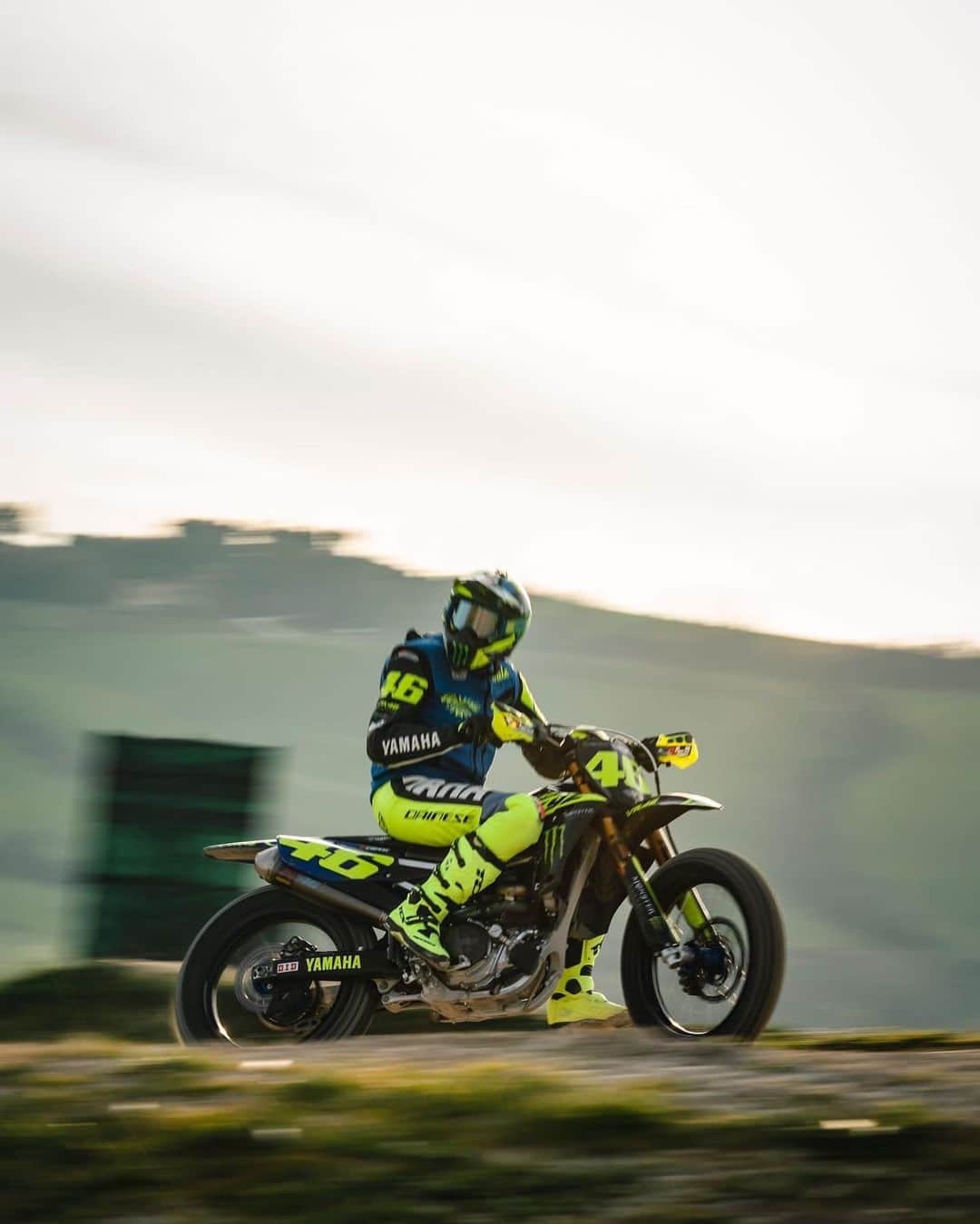 バレンティーノ・ロッシさんのインスタグラム写真 - (バレンティーノ・ロッシInstagram)「Sliding sunday at the Ranch🌞 📸 by @camilss」2月21日 21時21分 - valeyellow46