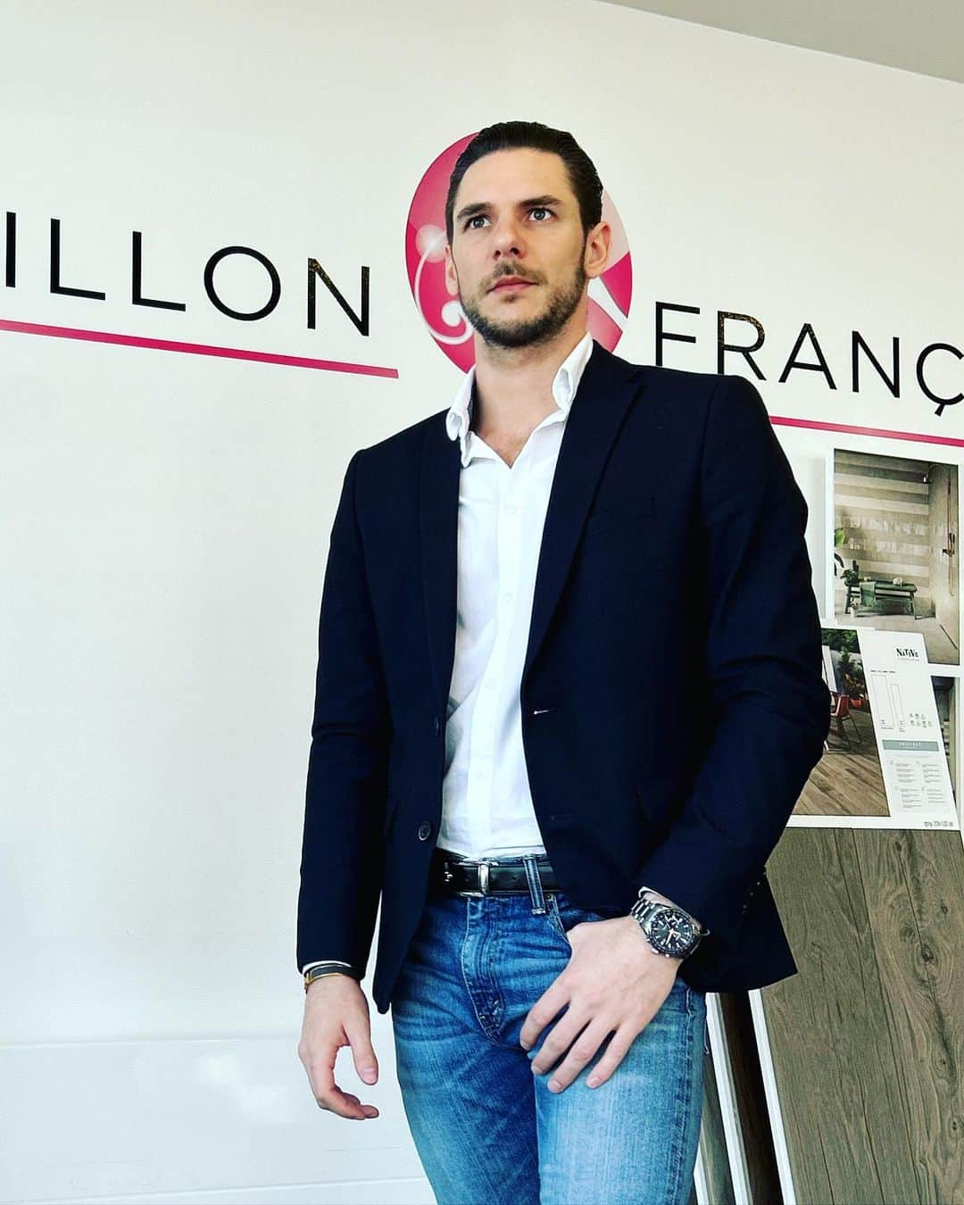 モルガン・シプレのインスタグラム：「Y’a que le travail qui paye 💪 #architect #lepavillonfrançais #disgnhouse」