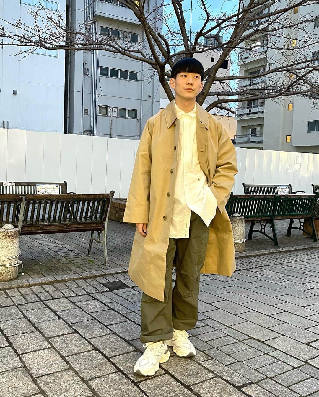 のインスタグラム：「【MENS】 店舗限定"nanamica @nanamica "の23ssが入荷しました。  ■商品詳細 ★ナナミカ GORE-TEX バルマカン 3225-599-3545 / ¥121,000-.taxin color:BEIGE size:S.M  ★ナナミカ B/Down Wind SH 3211-599-3071 / ¥23,100-.taxin color:WHITE size:S.M  ★ナナミカ Cargo Pants 3214-599-3690 / ¥34,100-.taxin color:OLIVE size:30inch.32inch  ■その他着用アイテム shoes  3231-499-2003 / ¥19,800-.taxin  ■着用サイズ outer:S tops:S pants:30inch shoes:26.5  STAFF:Kadota 169cm @jedik_saw  ■自由が丘店営業時間 11:00〜20:00 ☎︎ 03-5731-8531 　 ■駐車場サービス お買い上げ金額に応じて以下ご利用いただけます。 場所【自由が丘南口有料駐車場】 > ¥5,000(税込)以上　30分チケット1枚 > ¥10,000(税込)以上　　30分チケット2枚 #greenlabelrelaxing #グリーンレーベルリラクシング #jiyugaoka #自由が丘 #unitedarrows #ユナイテッドアローズ #nanamica #ナナミカ #バルマカーンコート #ボタンダウンシャツ #カーゴパンツ #newbalance #newbalance9060」