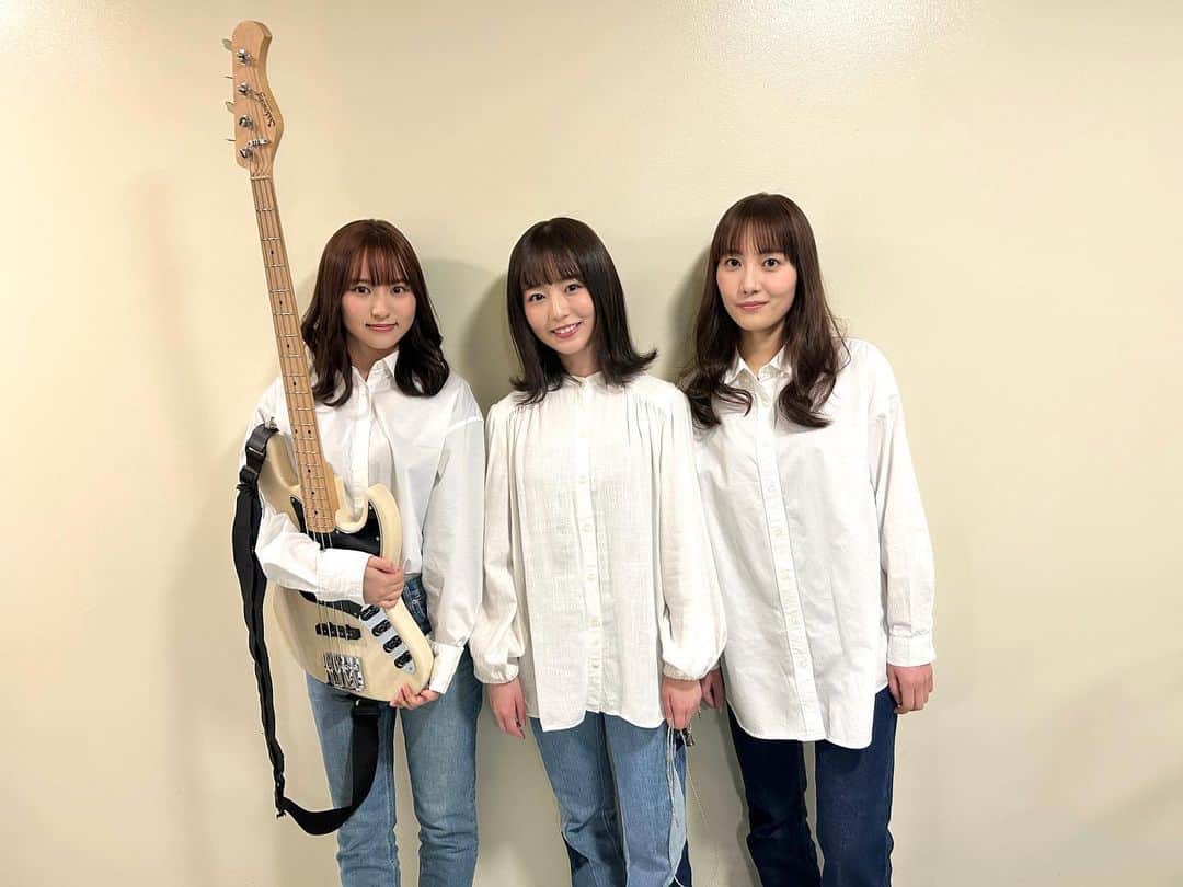 神野友亜のインスタグラム：「NHK総合「うたコン」   ZARDさんとのコラボステージ、 一生忘れられない幸せな時間になりました。 私たち自身、演奏しながらもZARDさんの楽曲に励まされています。 これからも、坂井さんの詞を大切に、精一杯届けていきたいです！  ご覧くださった皆さま、ありがとうございました！」