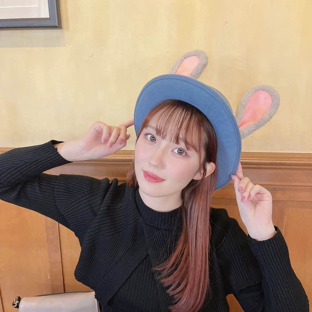 のインスタグラム：「やっぱりこの帽子褒められるウレチイ🥹🫶🏻  バースデーシールも描いてもらった💫」