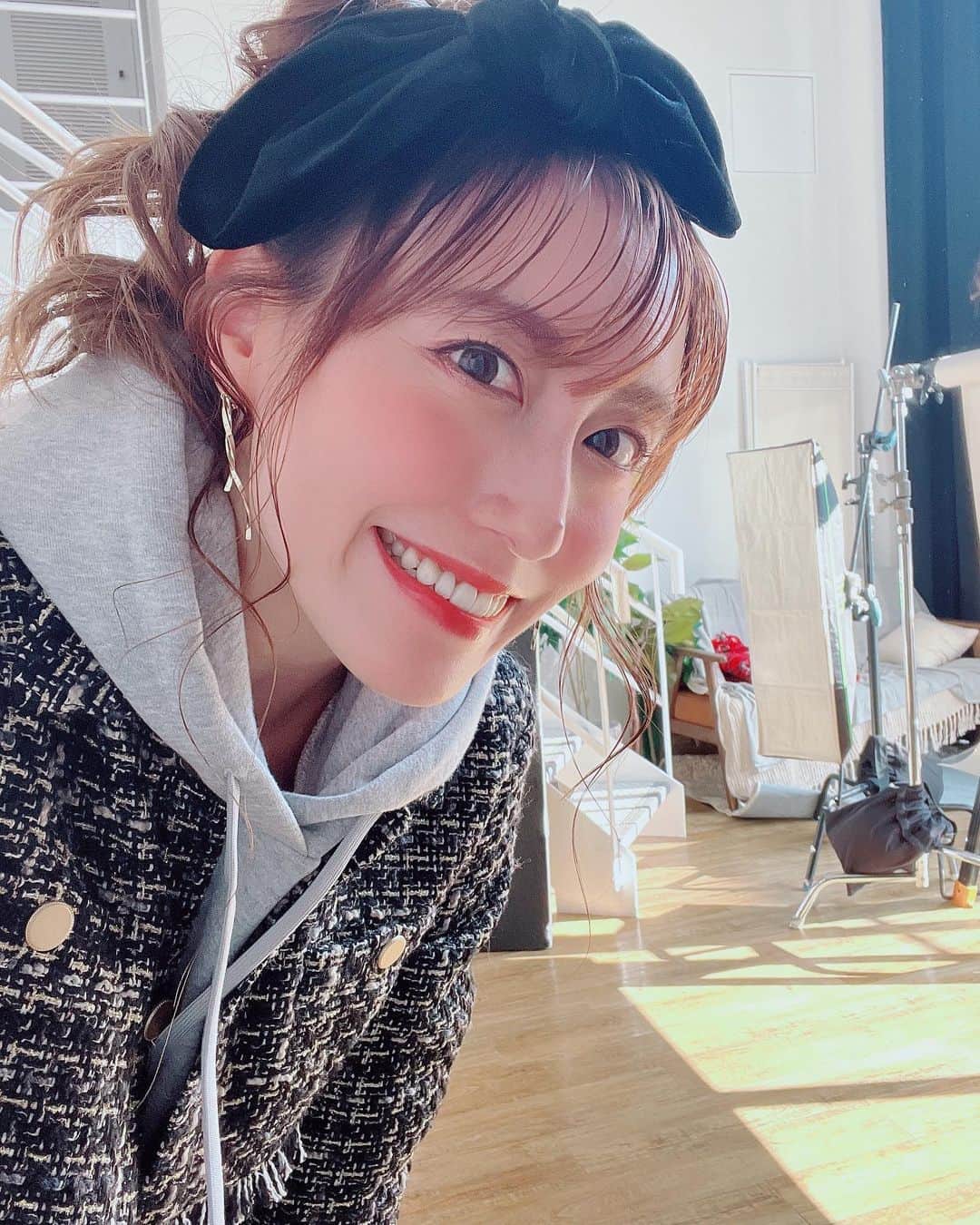 松嵜麗のインスタグラム：「ライブのパンフのオフショ〜 ツイードジャケットにパーカー合わせ可愛くてお気に入りなんだ☺️  #アイマスmoiw2023  #lilybrown」