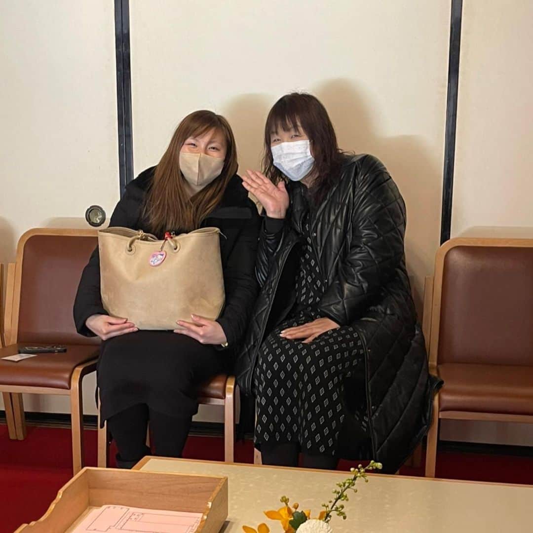 門倉凛のインスタグラム：「｡·͜·｡  無事に安定期に入りました🫶  そして今日が 戌の日ということもあり 安産祈願をしてきました🙏✨  前日に腹帯を見に行ったりと 色々できたので良かった😊☆  何よりも無事に安定期に入り ベビさんがすくすくと成長してくれていて 本当に安心と嬉しさがありました🥹🫶  …待ち遠しいです¨̮♡  皆さんにちゃんと ご報告できて良かったです🙏  いつも本当にありがとうございます🙇🏻‍♀️  🫰🏻」