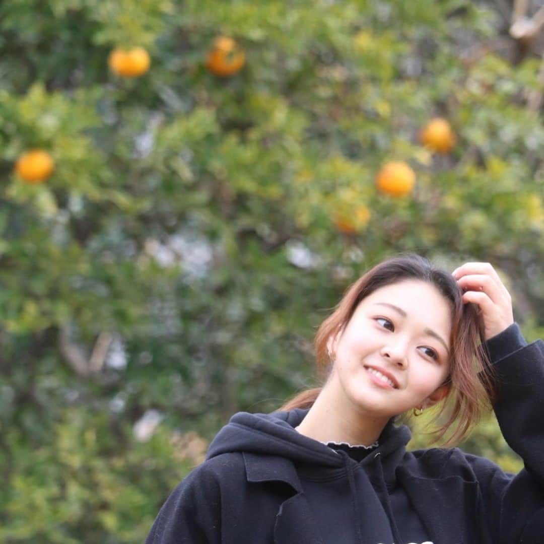 井上あかりのインスタグラム：「🍊🌿」