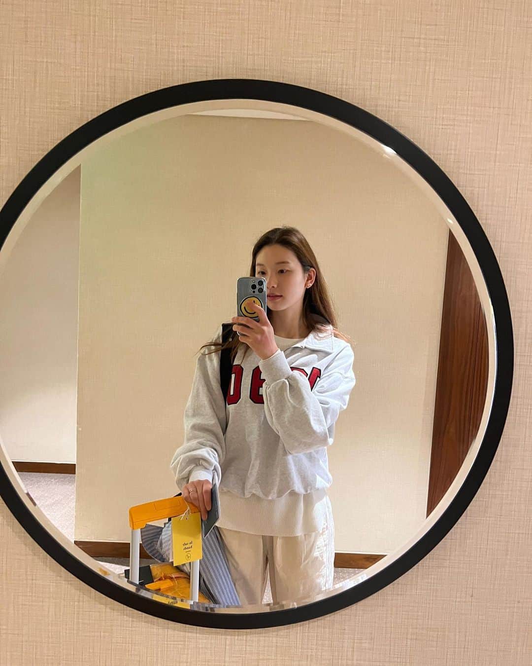 キム・ジンギョンさんのインスタグラム写真 - (キム・ジンギョンInstagram)「거울은 내 친구 🪞😎🤳🏻」2月21日 22時29分 - jinkyung3_3