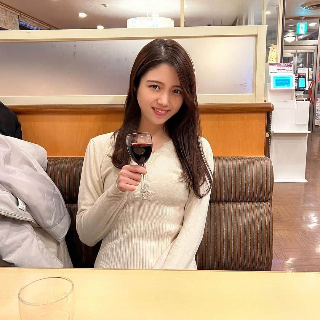 高木凜々子さんのインスタグラム写真 - (高木凜々子Instagram)「リハーサル終わりに家族と🍷❤️ 頑張ったあとの赤ワイン…最高…  #violin #music #redwine #japan」2月21日 22時35分 - ririkotakagi