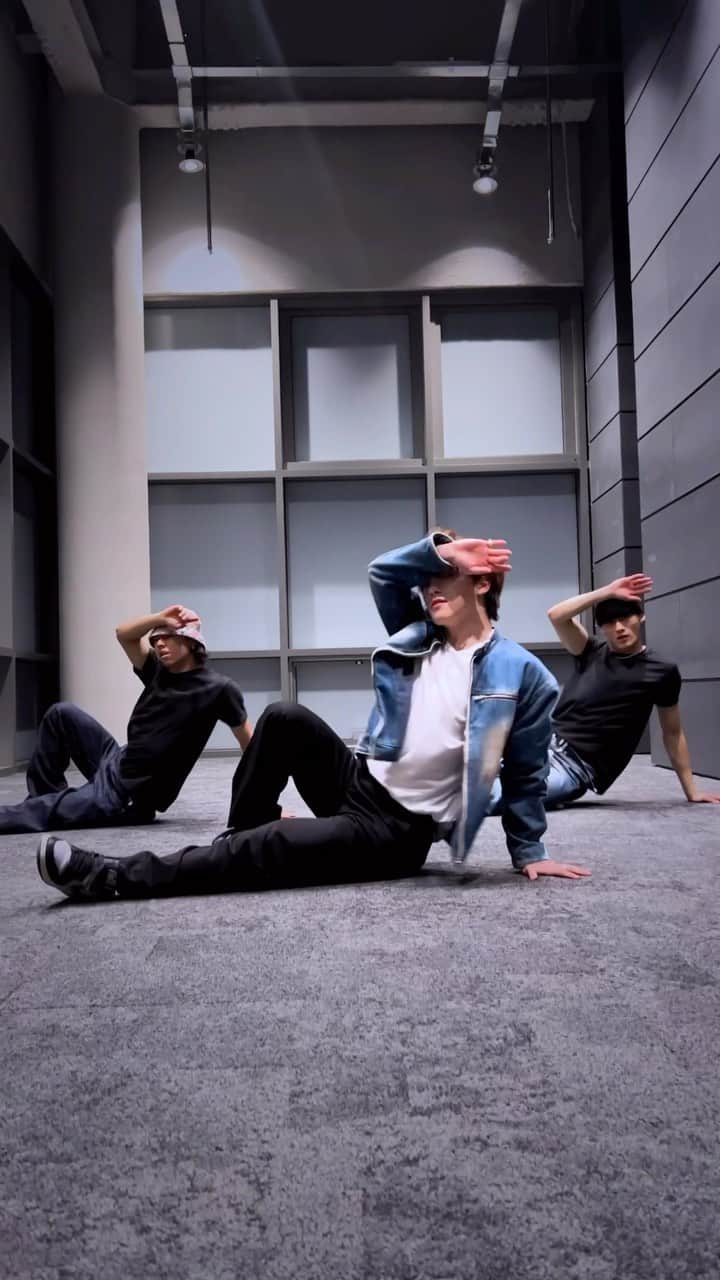 のインスタグラム：「unholy」