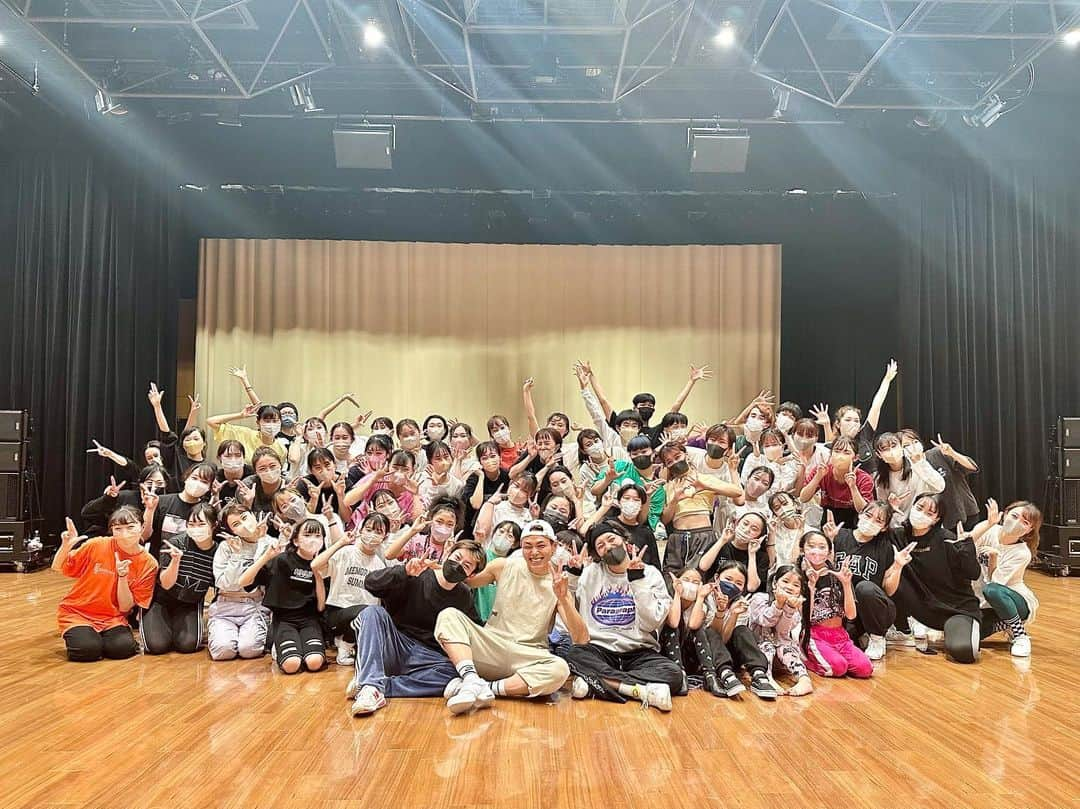 小林優太さんのインスタグラム写真 - (小林優太Instagram)「※ 🕺🇭🇰👱🏻×🐟×😼🇯🇵🕺笑 ※ Big Thank You To All The Participants‼︎☺︎*💝✨ ※ 👱🏻 @toruchaaaaan  🐟 @yc_phone720  😼 @yutarou.mentarou  ※ みんなの夢が叶いますよぉ〜に…🤜🏻"Grab Your Dream"🤛🏻✨ ※ Let's Enjoy Dancing(*≧∀≦*)‼︎☆★🕺💃✨ ※ #dance #dancer #choreographer #instructor #director #ycテーマパークhiphop #テーマパークダンス #テーマパークhiphop #テーマパークHIPHOP #テーマパークヒップホップ #disney #ディズニー #readyfortheride #小林優太 #Yu→ch☆"n♂#振付け #振付師」2月21日 22時58分 - yc_phone720