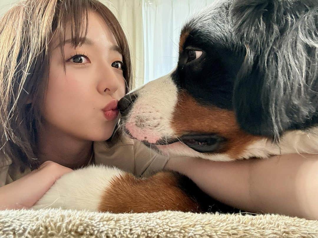 和田まあやのインスタグラム：「😘 明日ついに舞台初日！！ ついに開幕です✨不安と楽しみと緊張と色々な感情です。 たくさん笑ってHAPPYな時間を一緒に過ごしましょう♪ お待ちしてます🌻」
