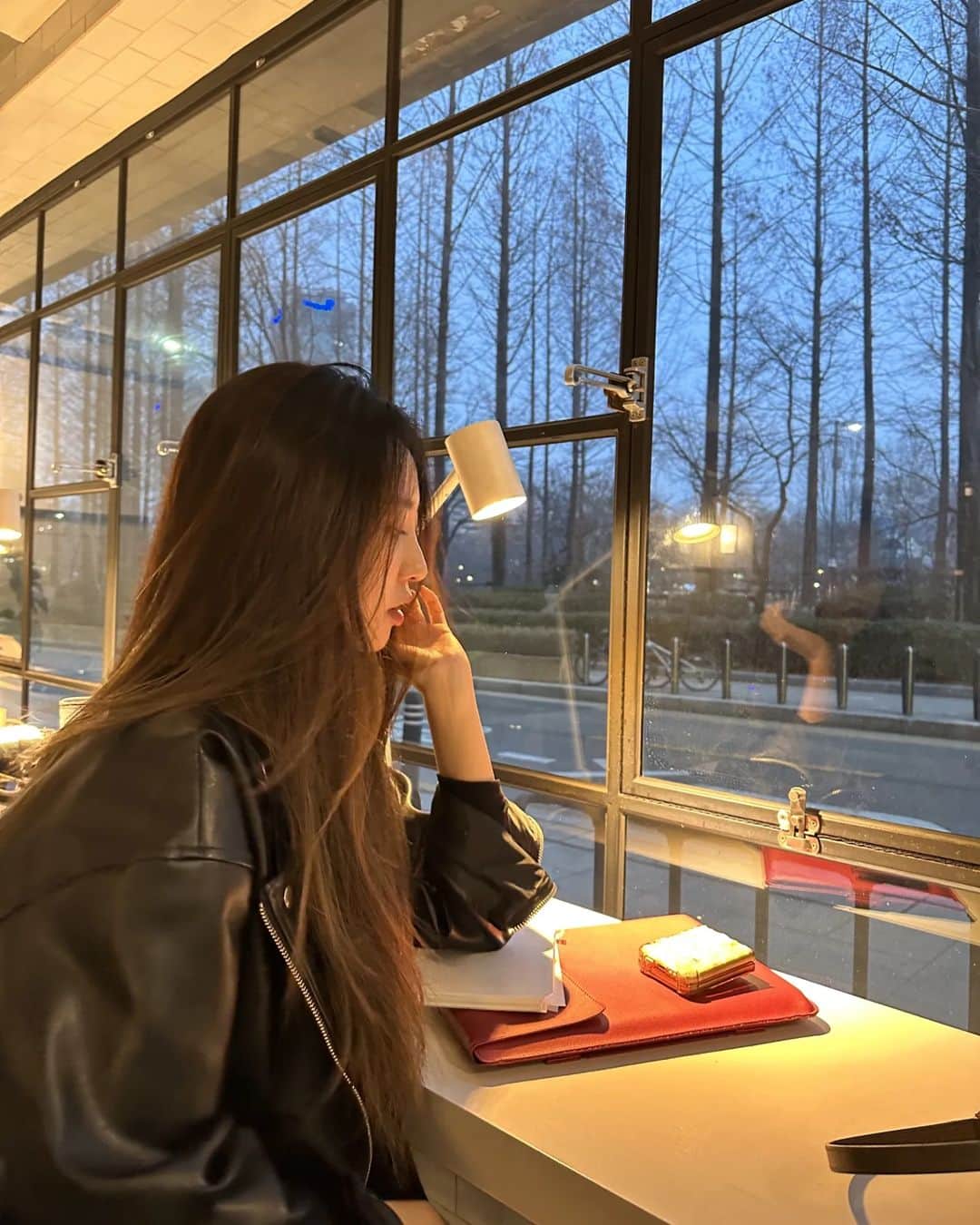 のインスタグラム：「👩🏻‍💻👩‍💻」