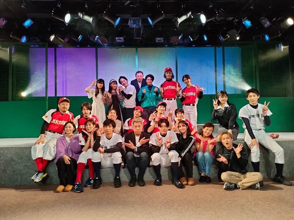 西川俊介のインスタグラム：「▽ 改めまして、舞台#遠き日の落球 ありがとうございました！！  久々の座長でプレッシャーもありましたが、素晴らしいキャストの皆様、スタッフの皆様に支えられて完走できました。  何より見にきてくださった皆様本当にありがとうございました！！」