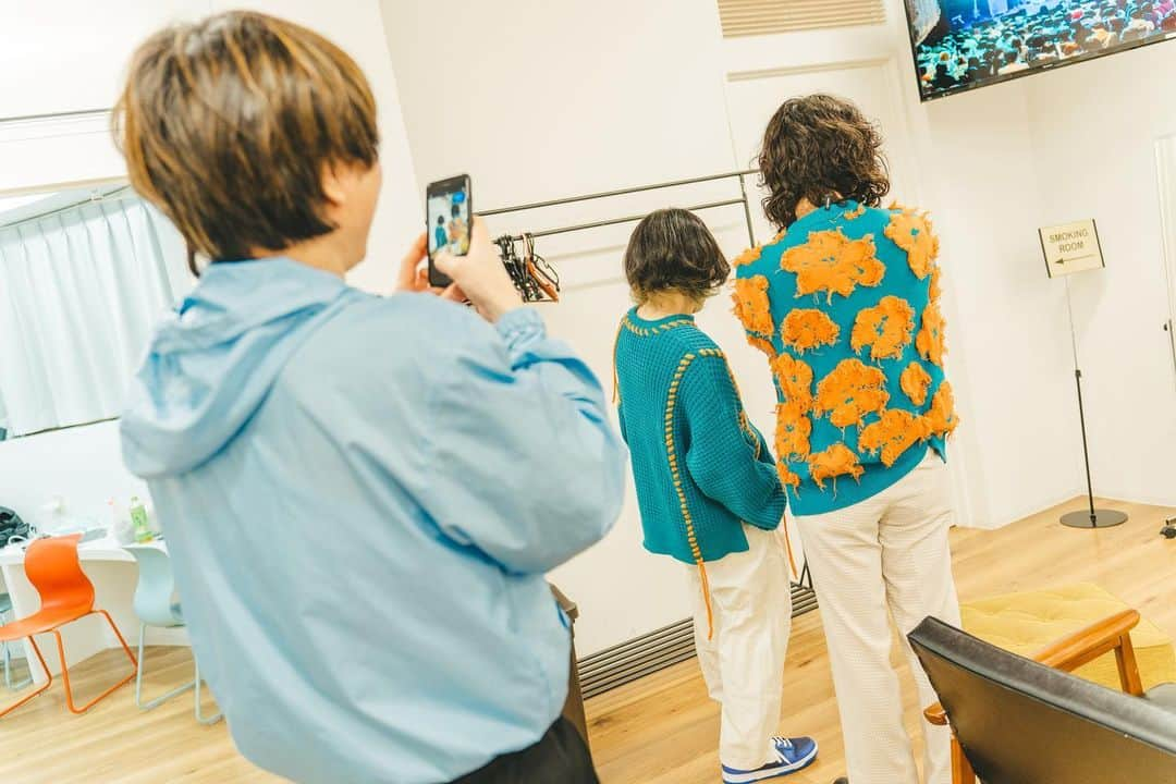 フジムラさんのインスタグラム写真 - (フジムラInstagram)「『メロンサイダー』にお越しの皆様、ありがとうございました！おいしくると一緒にツアーを回るのは5年ぶりくらいだね。ワイワイガヤガヤの2日間でした。 また一緒にライブしたいし、行ったことのない街にも行ってみたい！その時は宜しくな皆の衆！！  Photo by @rina_asukai」2月21日 23時50分 - fujimura_s