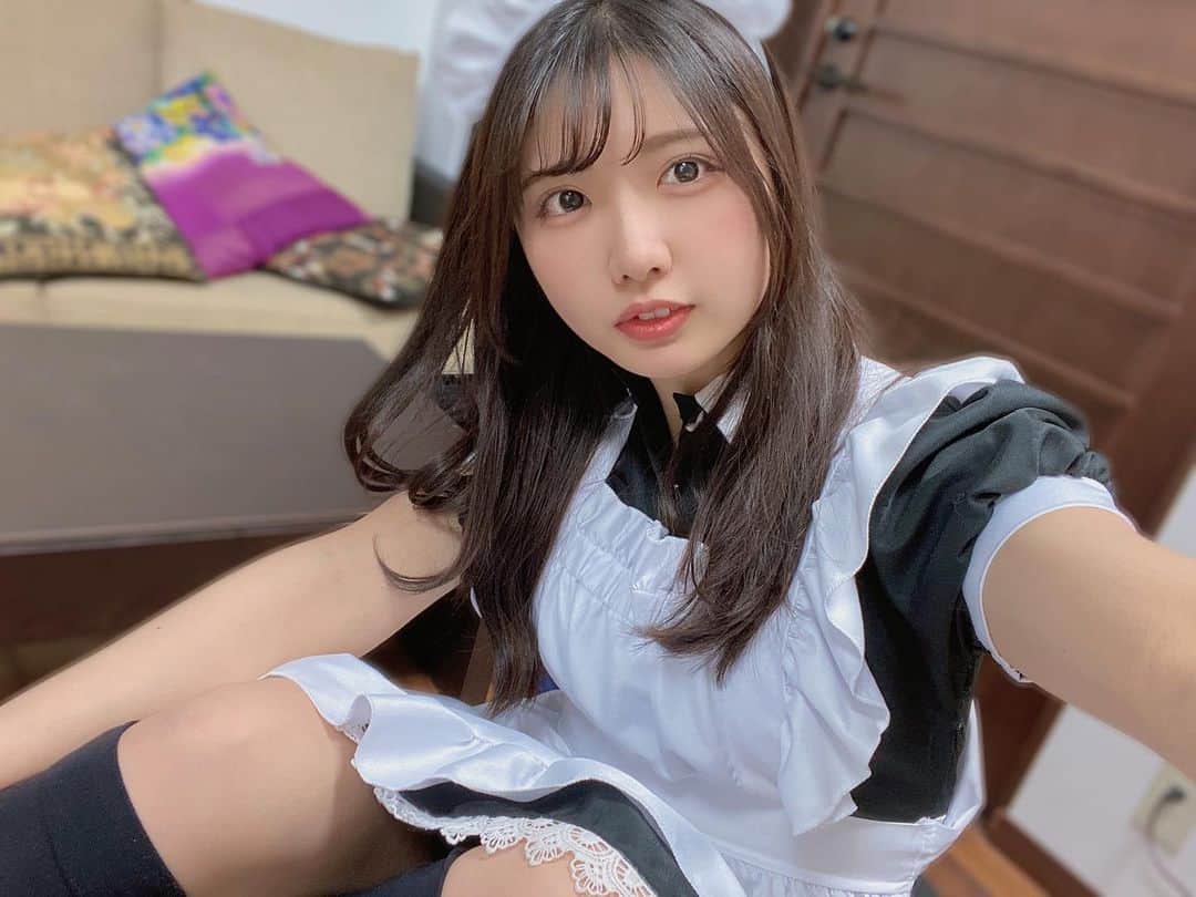 加藤凪海さんのインスタグラム写真 - (加藤凪海Instagram)「メイドさん‎´•ﻌ•` . . . . . . . . . .  #お帰りなさいませご主人様 #今日も1日お疲れ様でした   #メイド服  #メイドコスプレ #自撮り  #自撮り女子   #加藤凪海  #凪海ちゃーん  #🖤」2月21日 23時57分 - na_chan.12.11