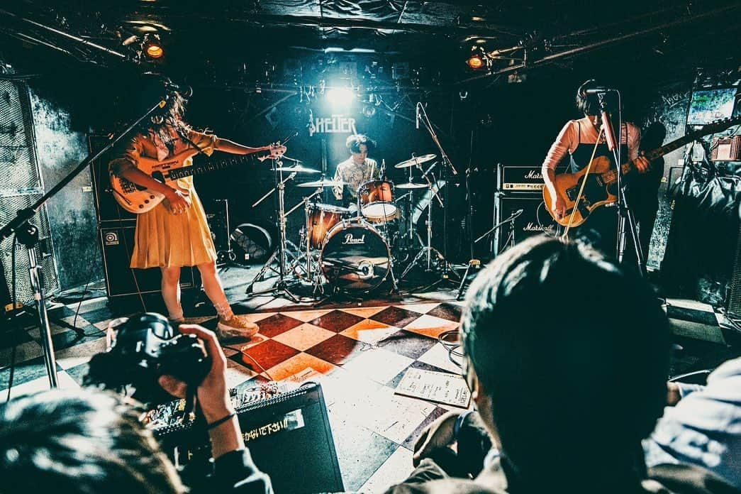 マスダシンさんのインスタグラム写真 - (マスダシンInstagram)「VOFGLAU@shimokitazawa SHELTER 2023/02/17  photo by リリィ @riricoramuphoto &飴屋NAILS @ameya_nails」2月22日 0時08分 - masudaforest